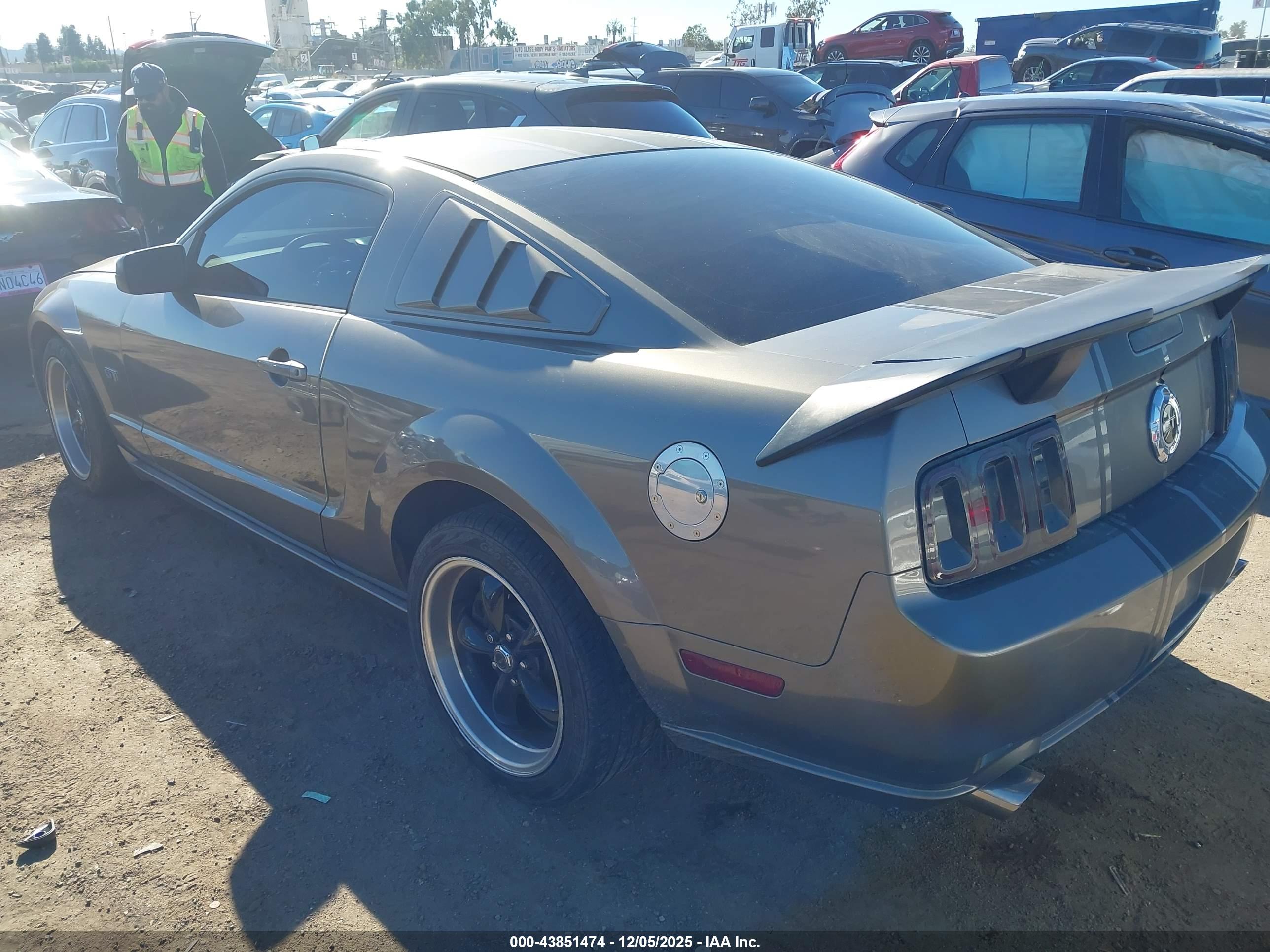 FORD MUSTANG image 3