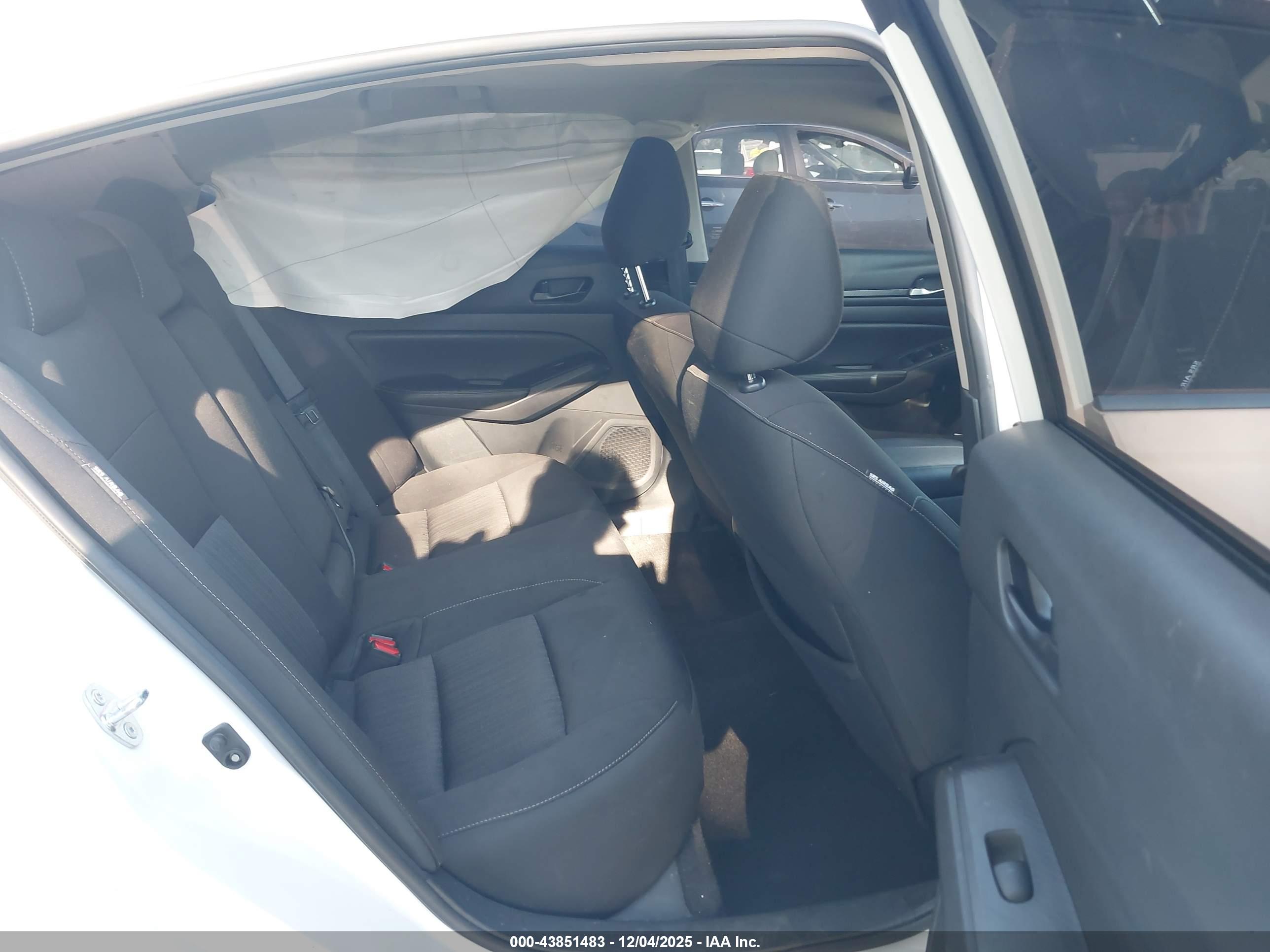 NISSAN ALTIMA image 8