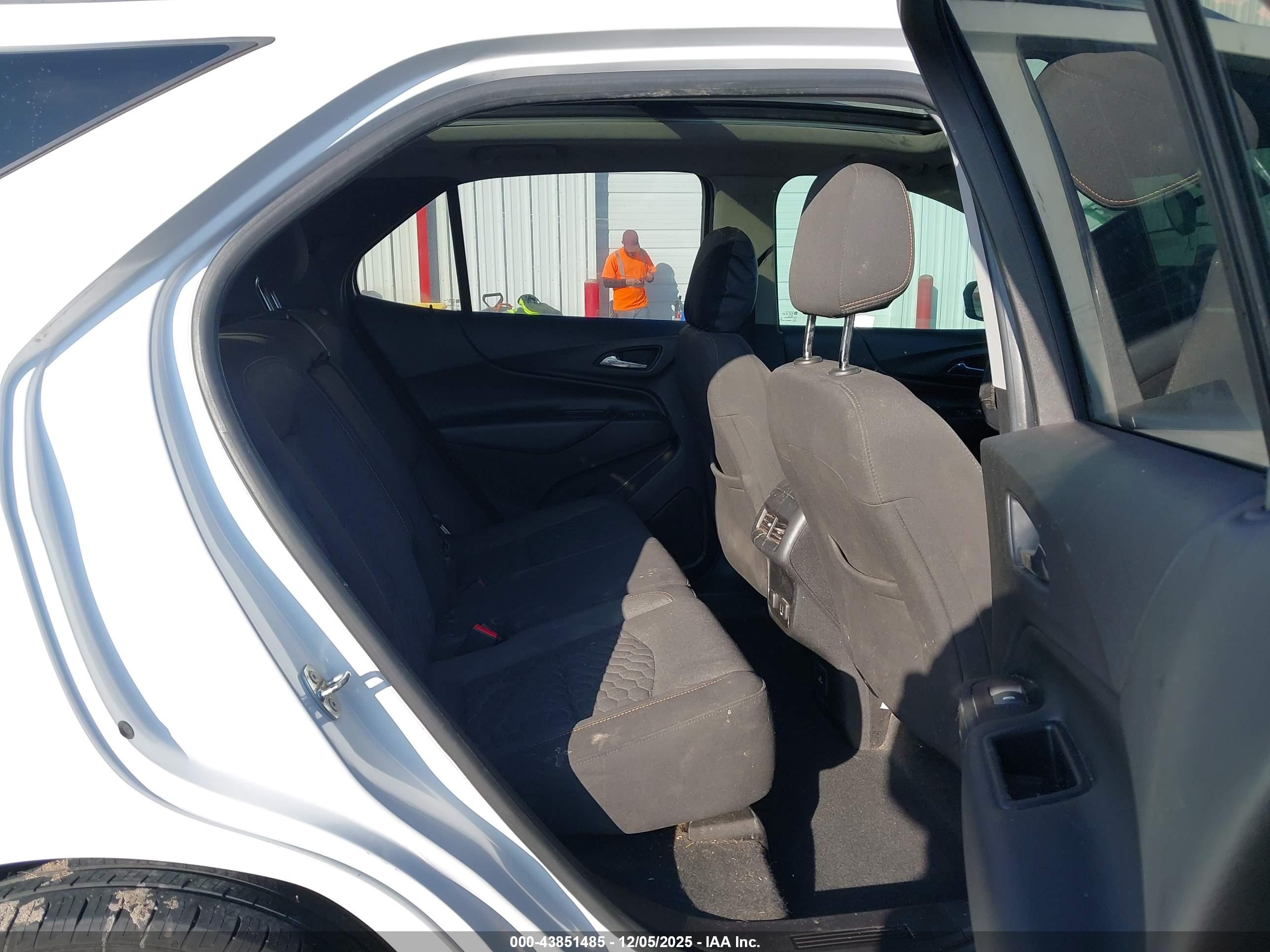 CHEVROLET EQUINOX image 8