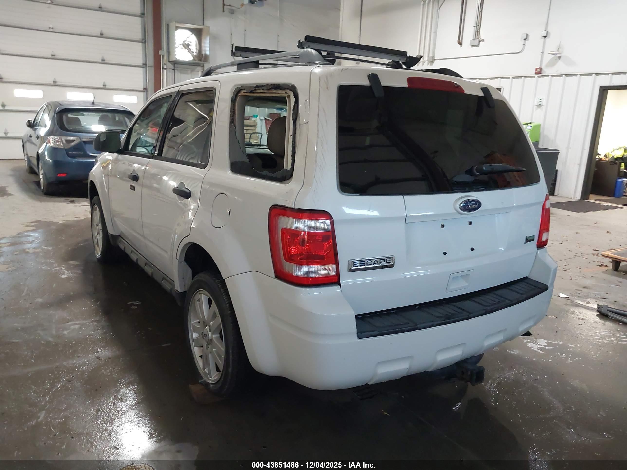 FORD ESCAPE image 3