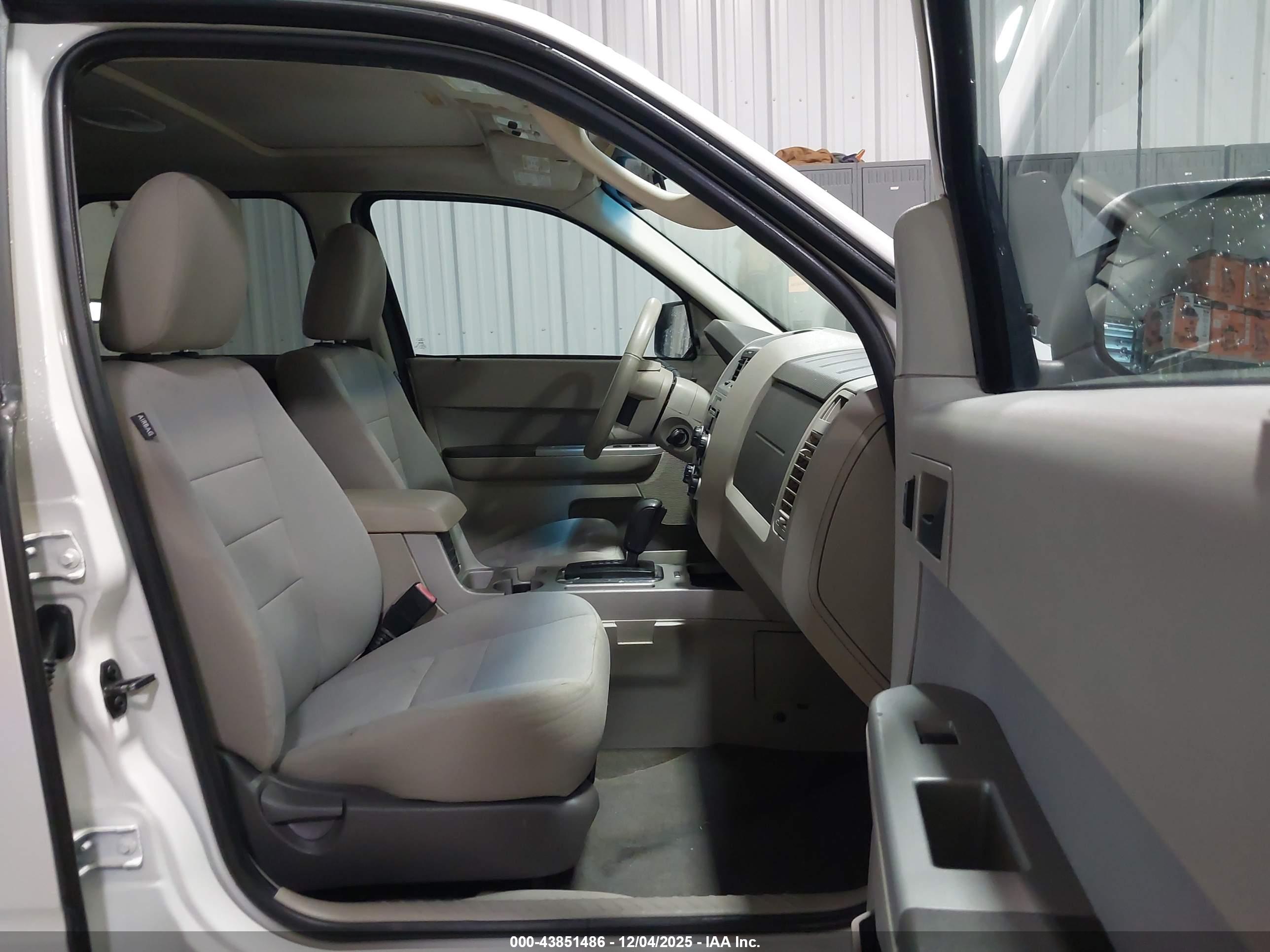 FORD ESCAPE image 5