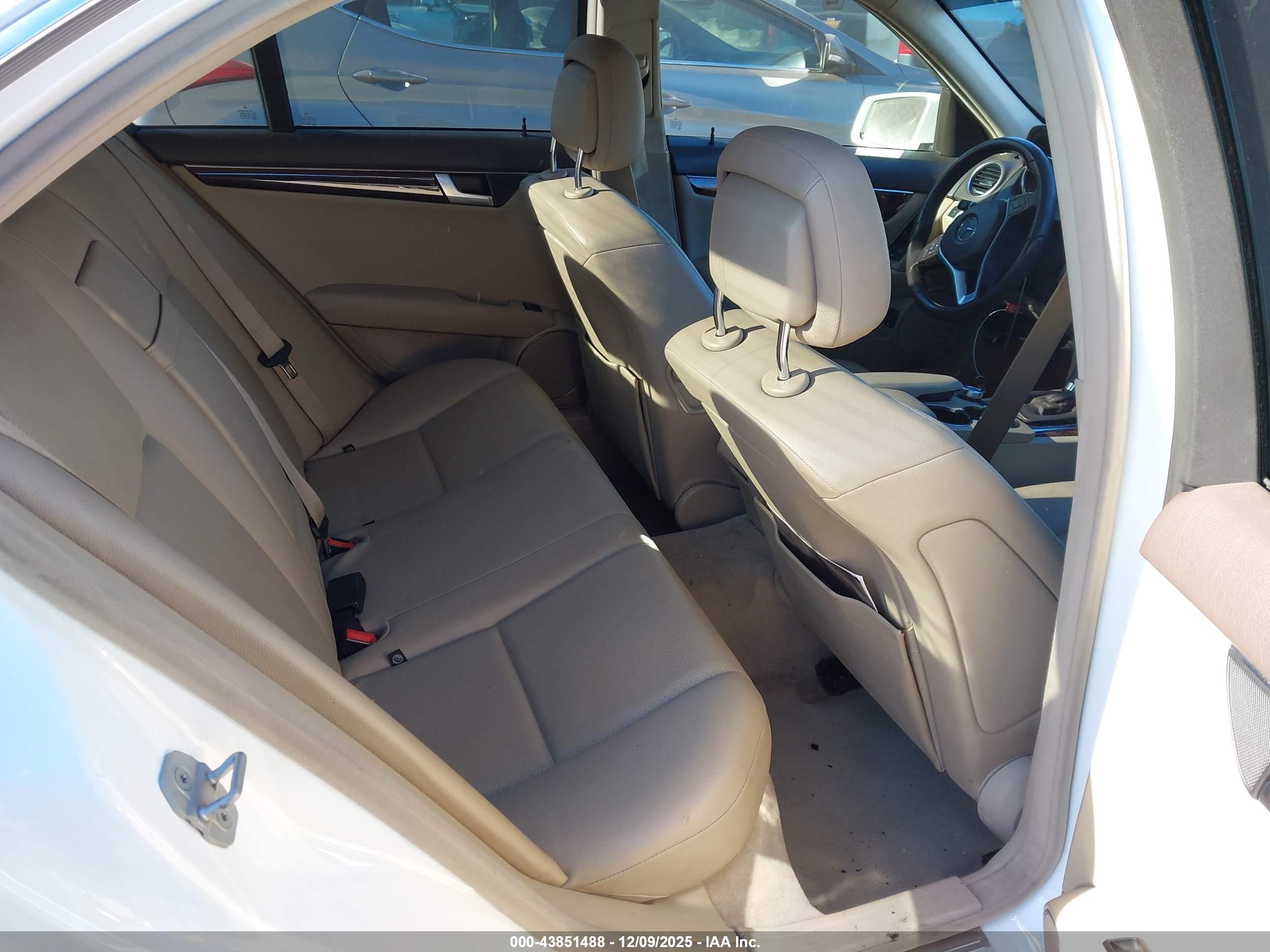 MERCEDES-BENZ C image 8