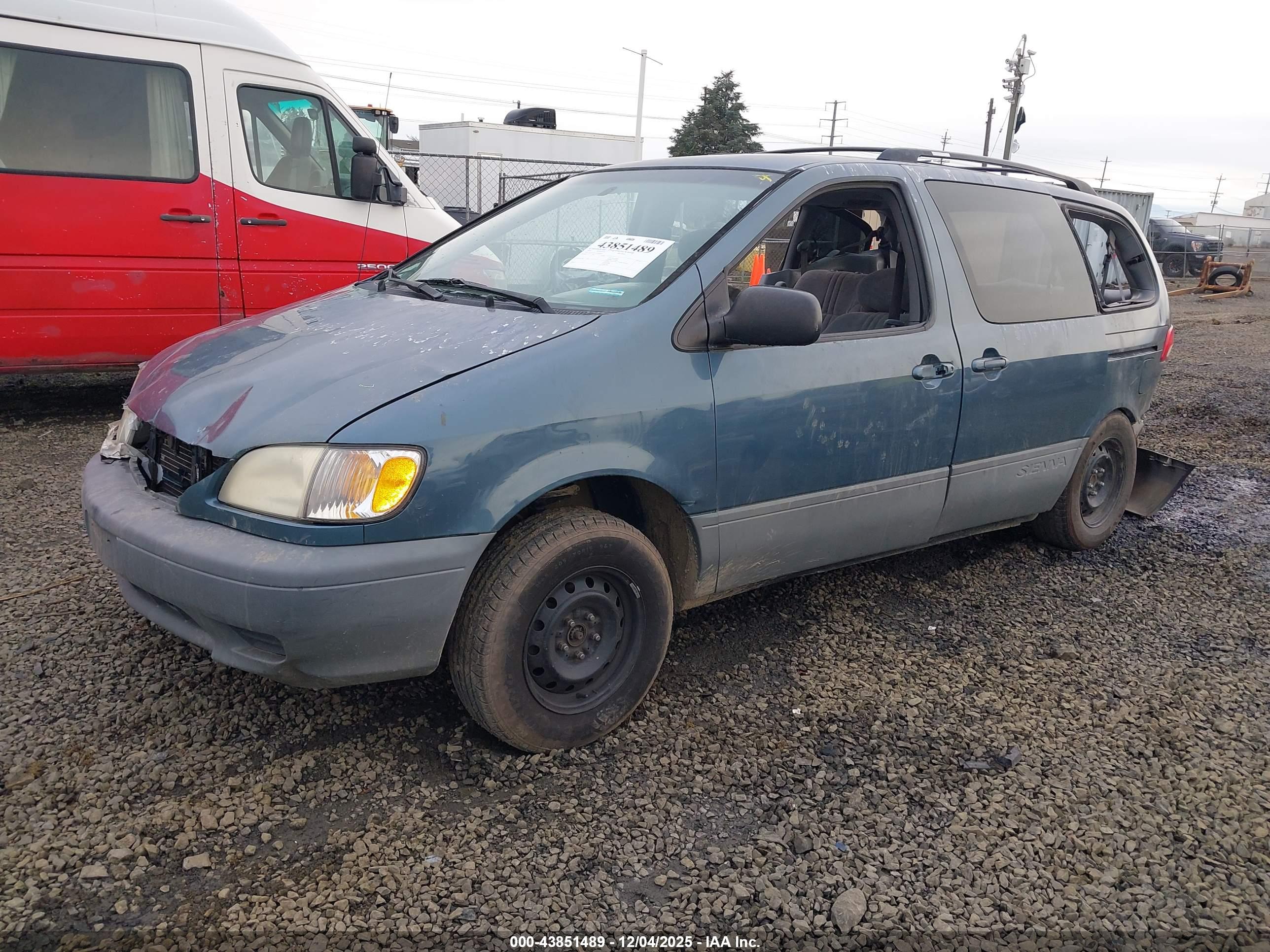 TOYOTA SIENNA image 2