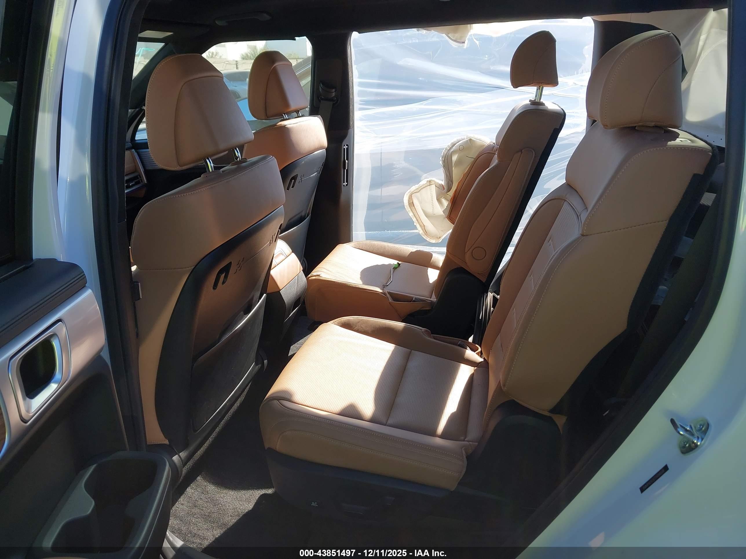 HYUNDAI SANTA image 8