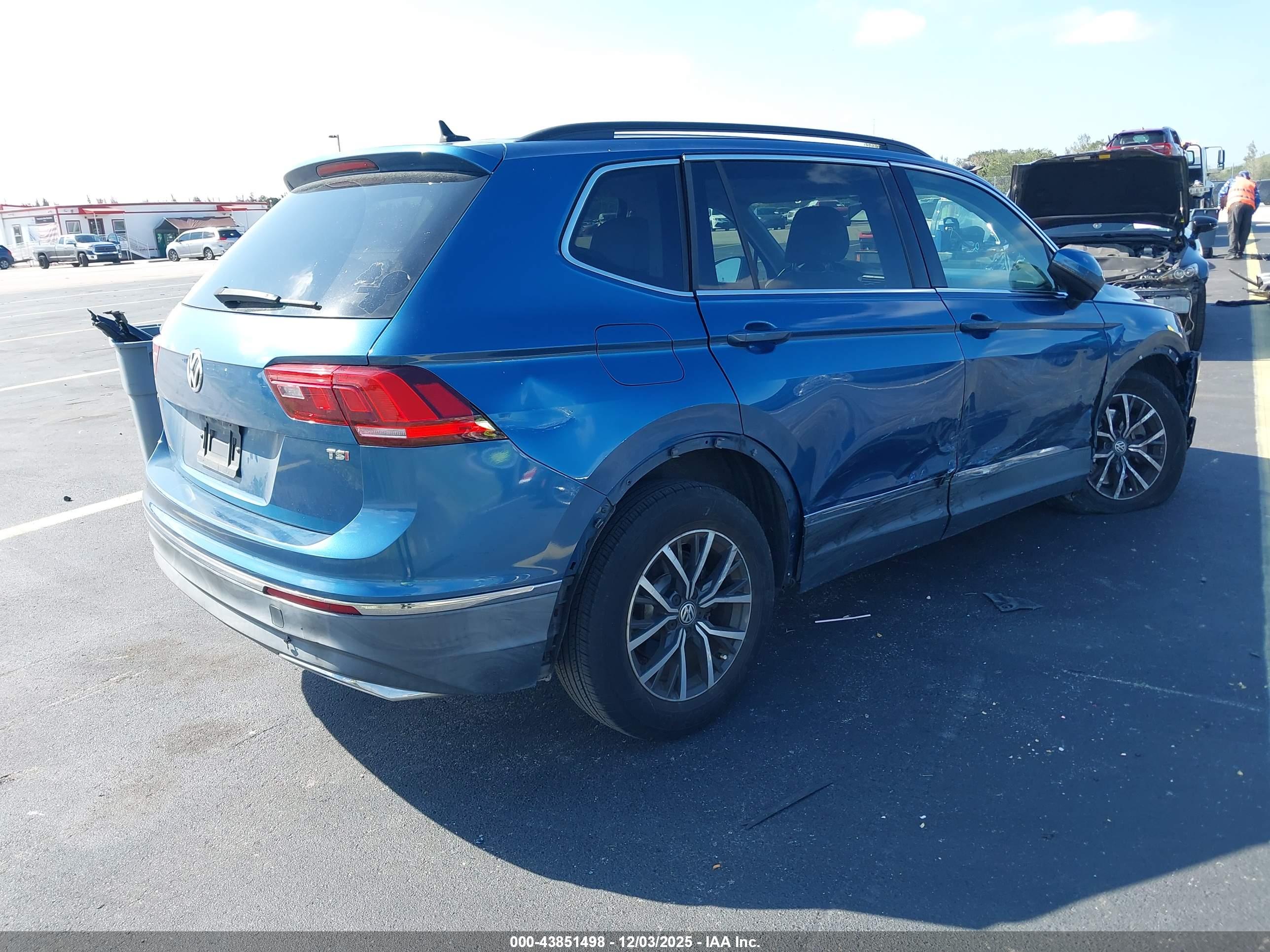 VOLKSWAGEN TIGUAN image 4