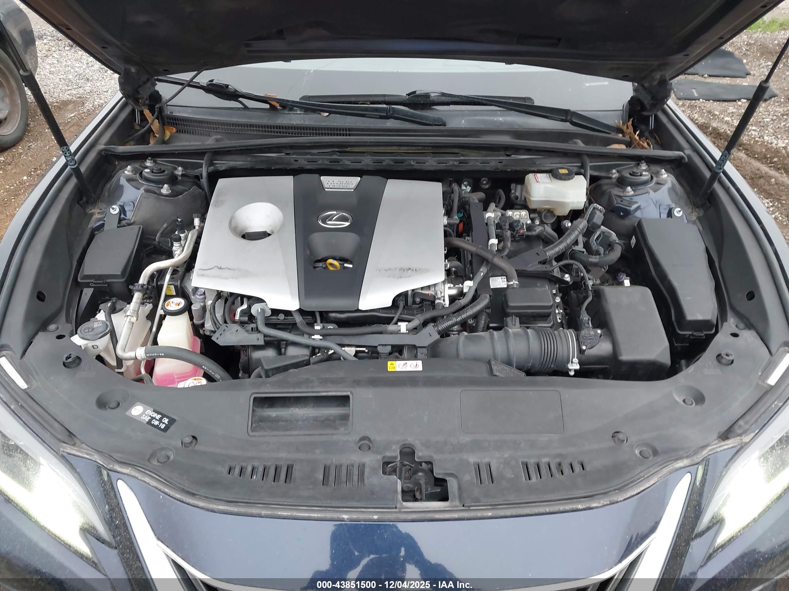 LEXUS ES image 10