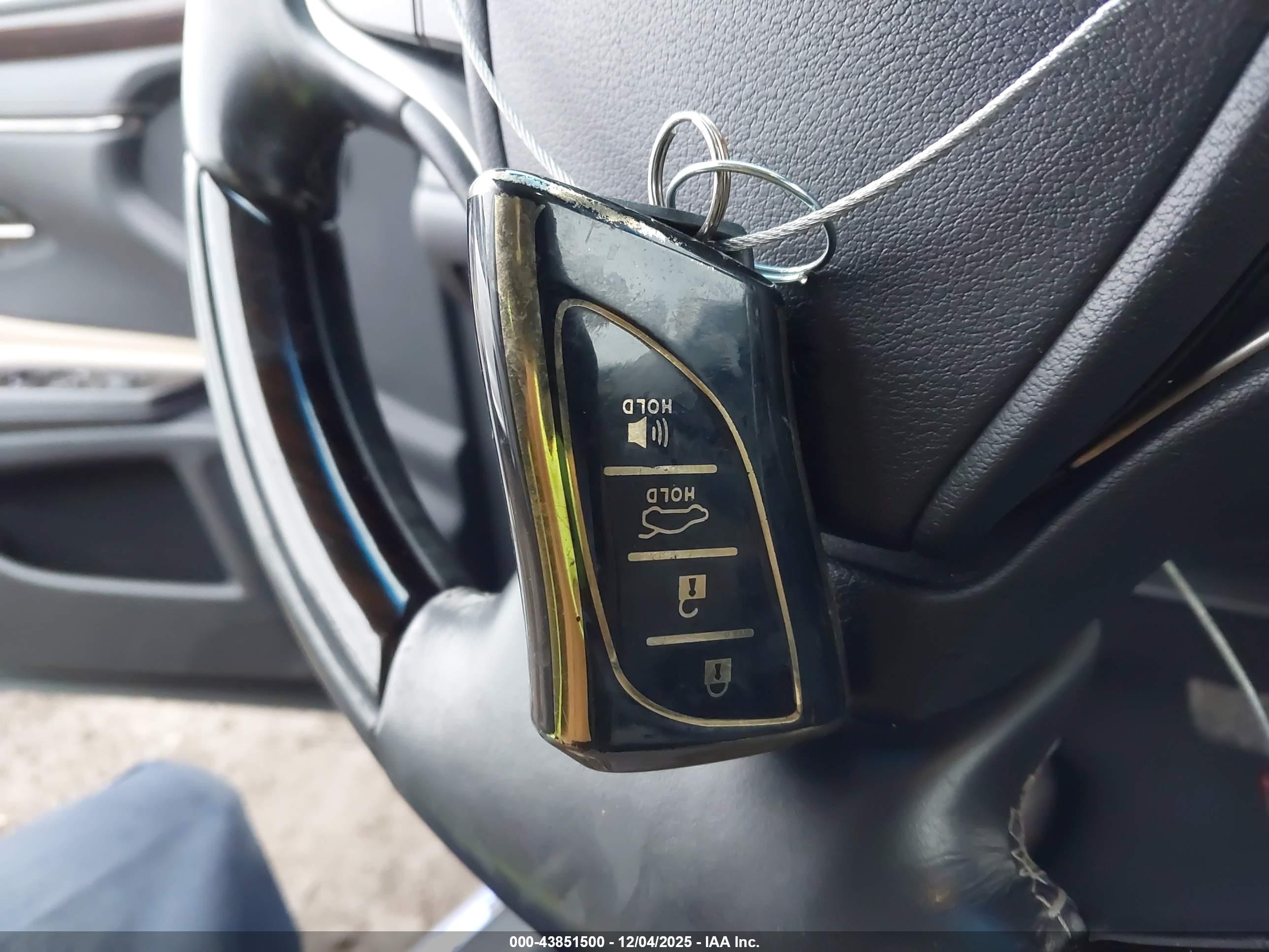 LEXUS ES image 11