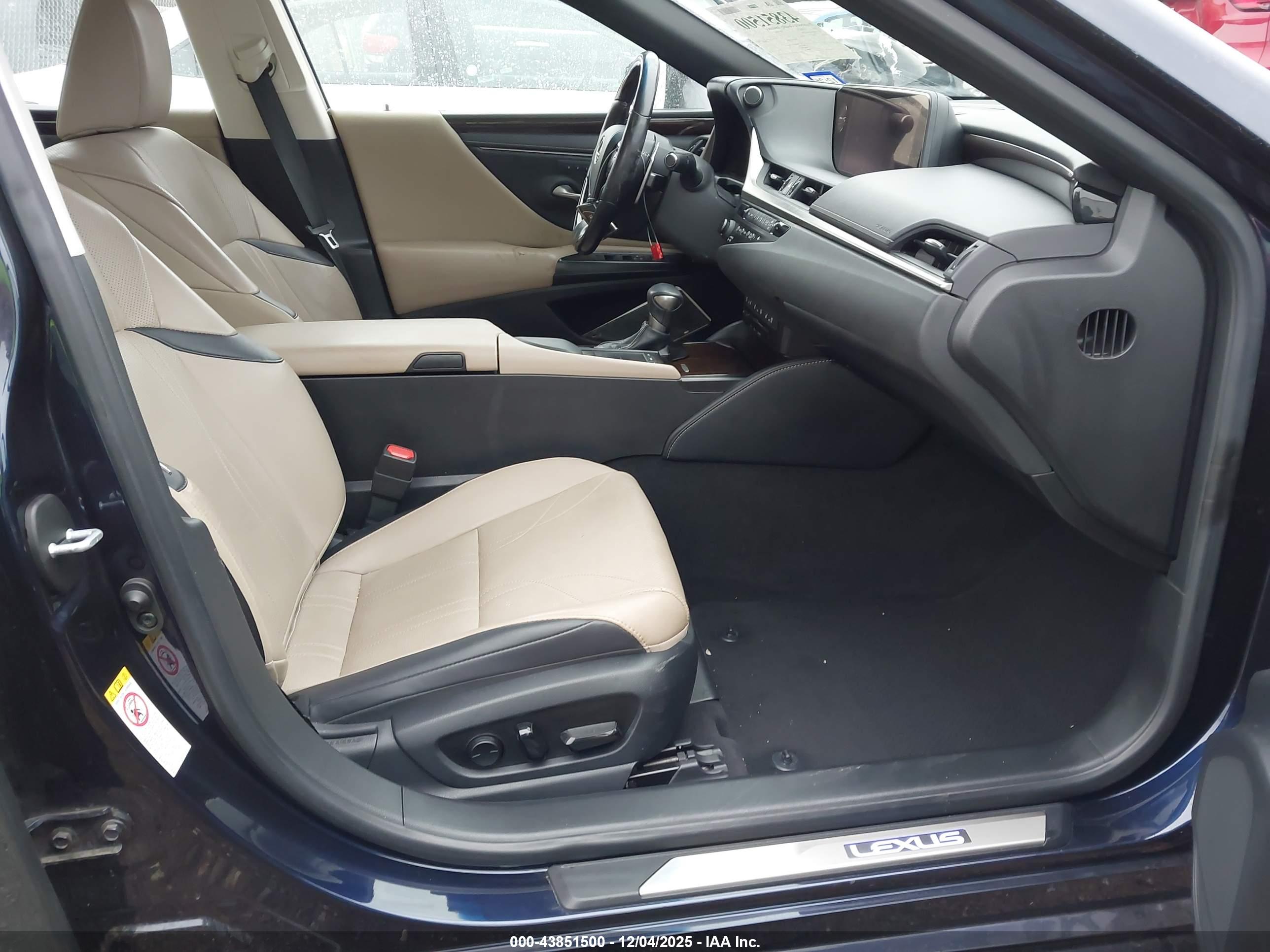 LEXUS ES image 5