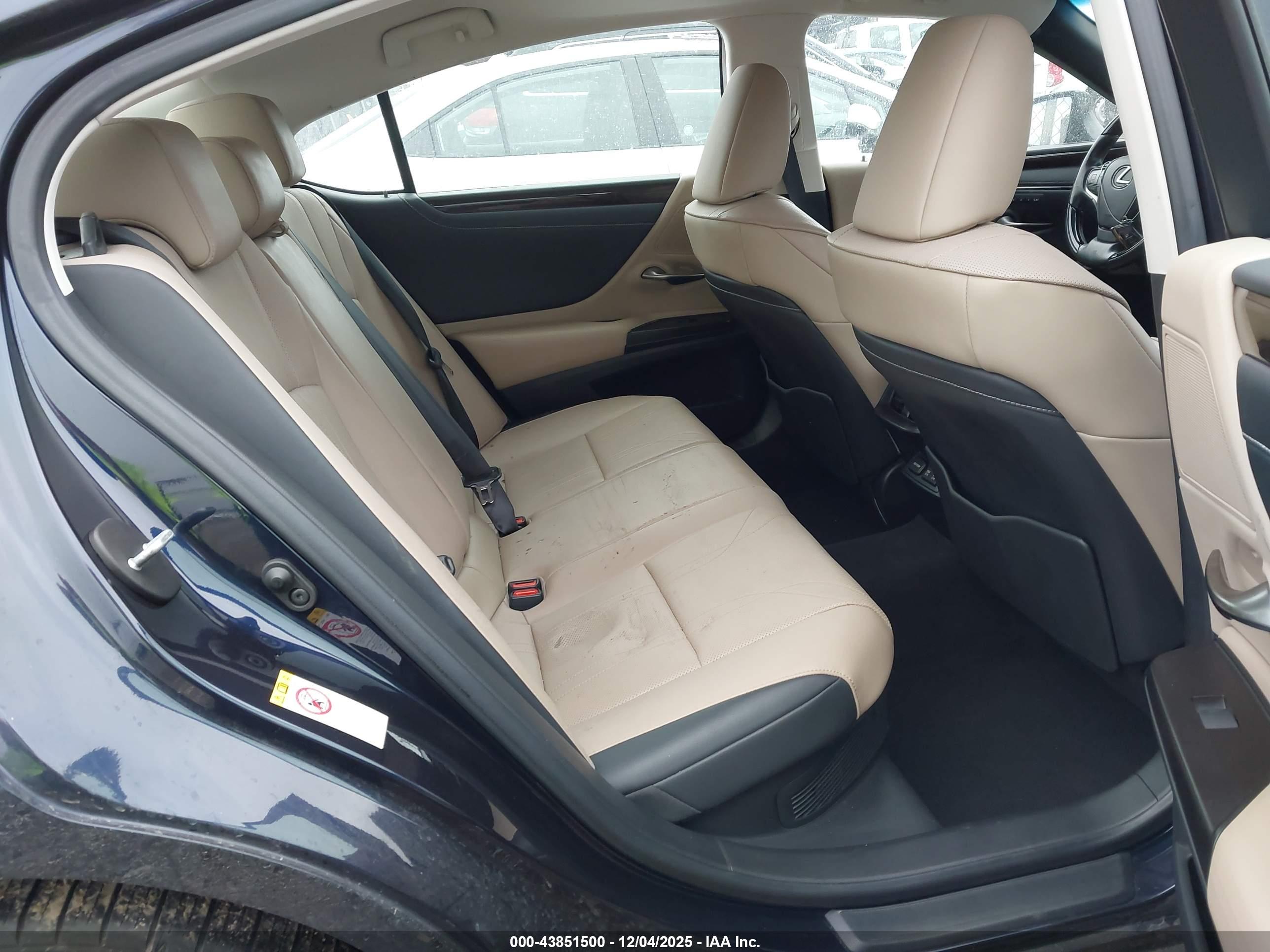 LEXUS ES image 8