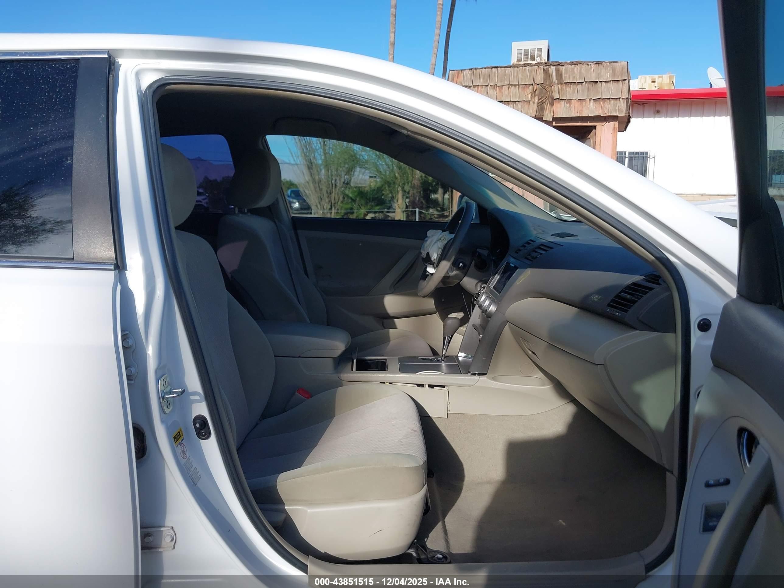 TOYOTA CAMRY image 5