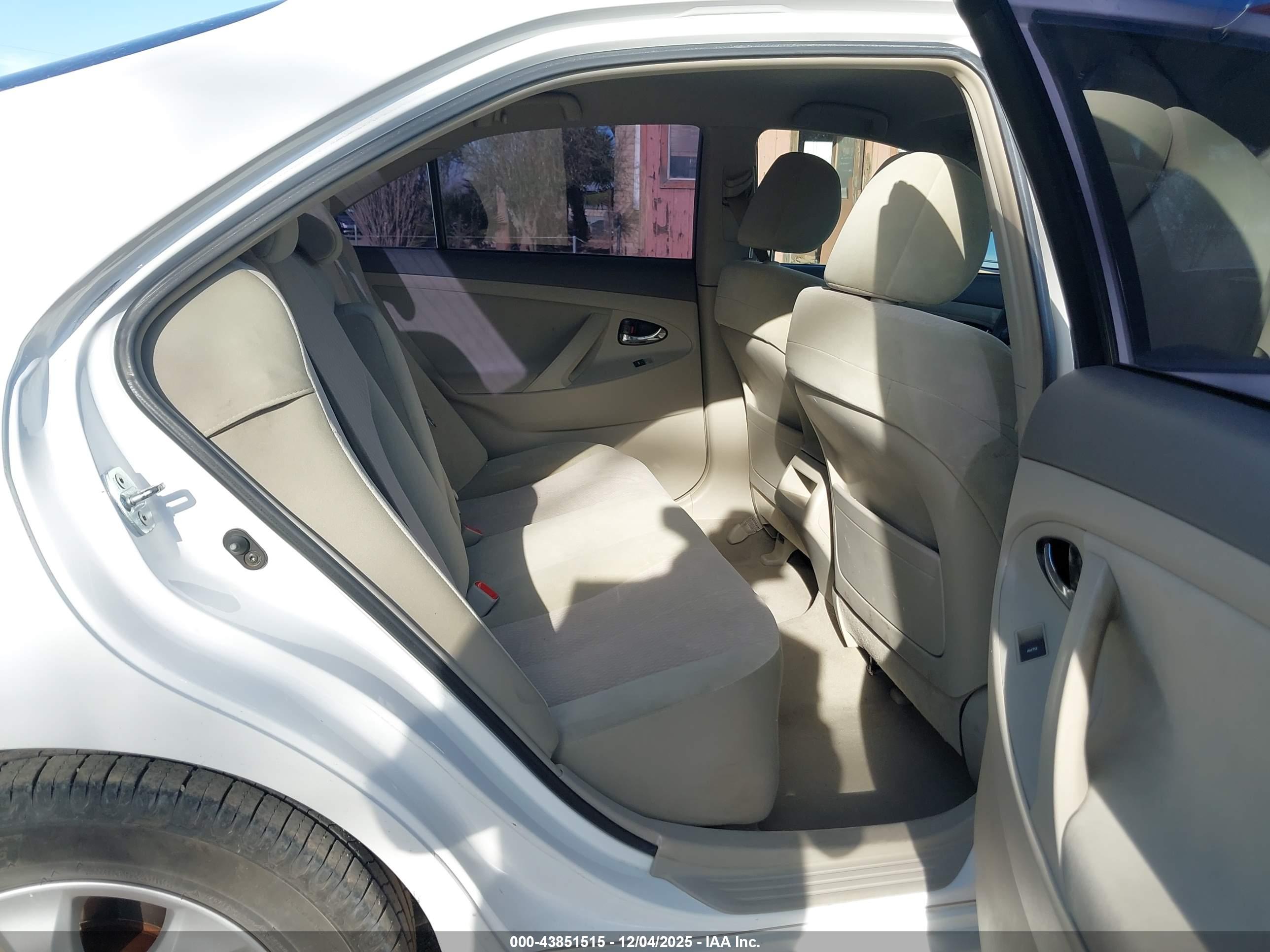 TOYOTA CAMRY image 8
