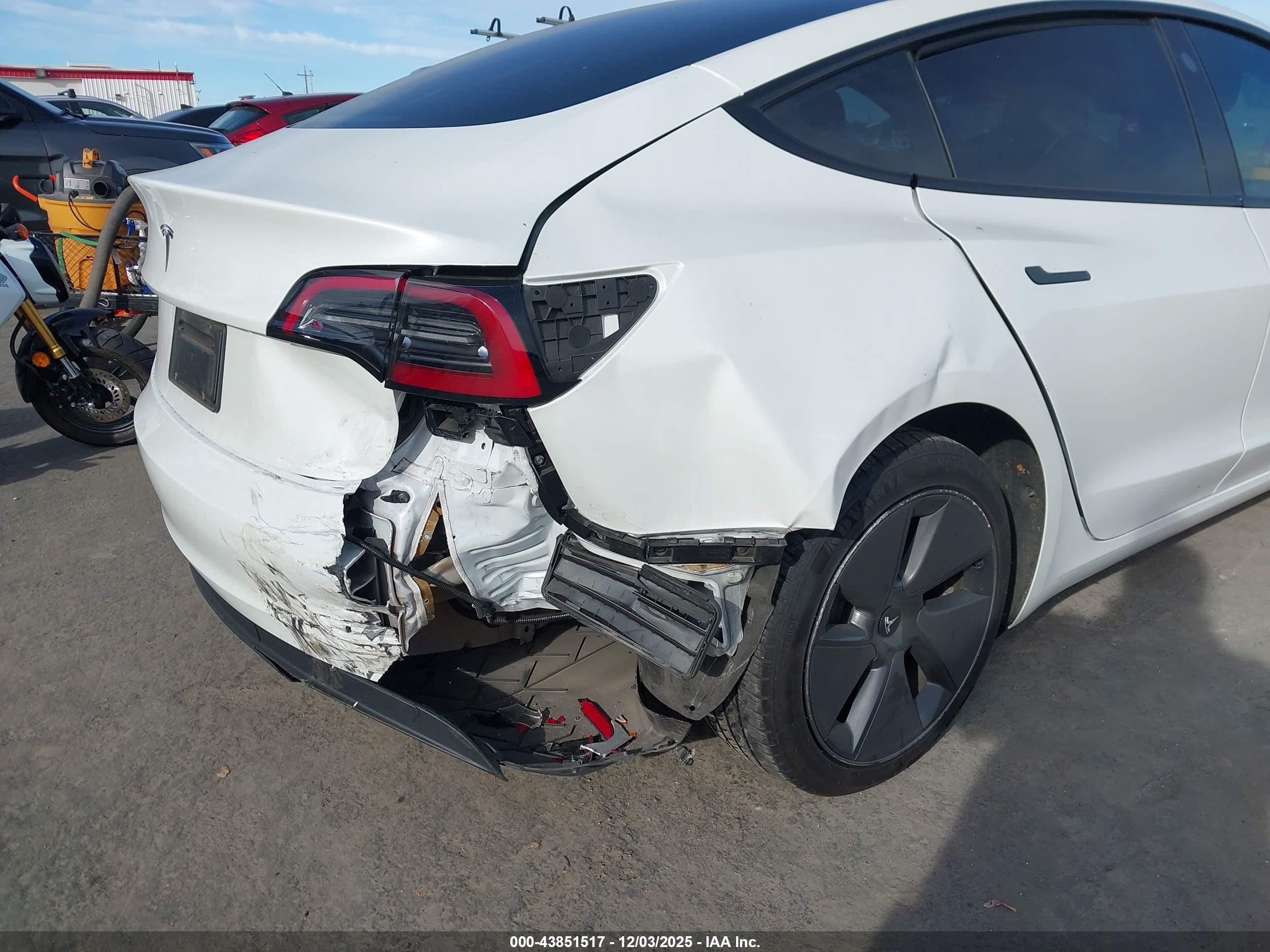 TESLA MODEL image 6