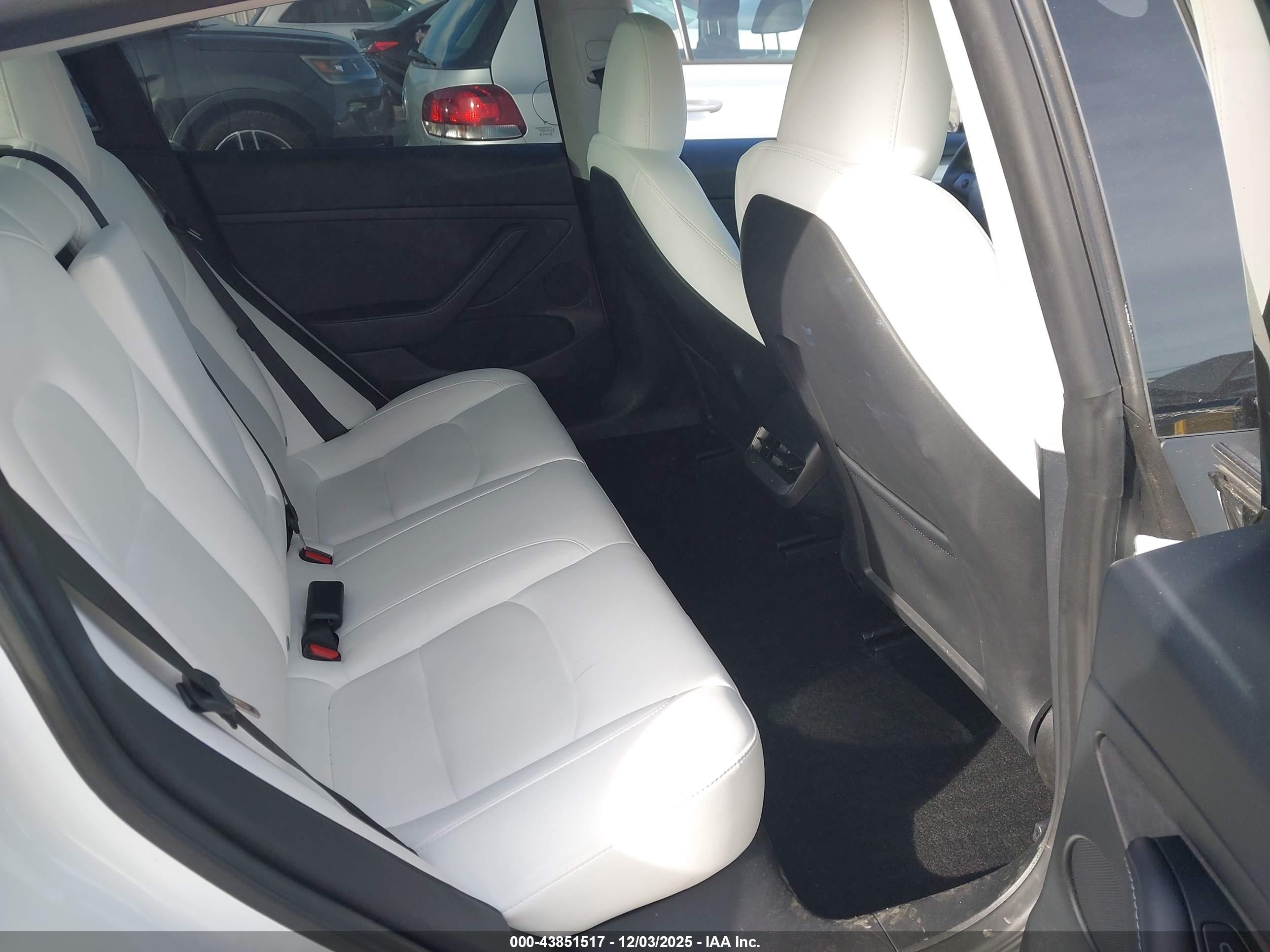 TESLA MODEL image 8