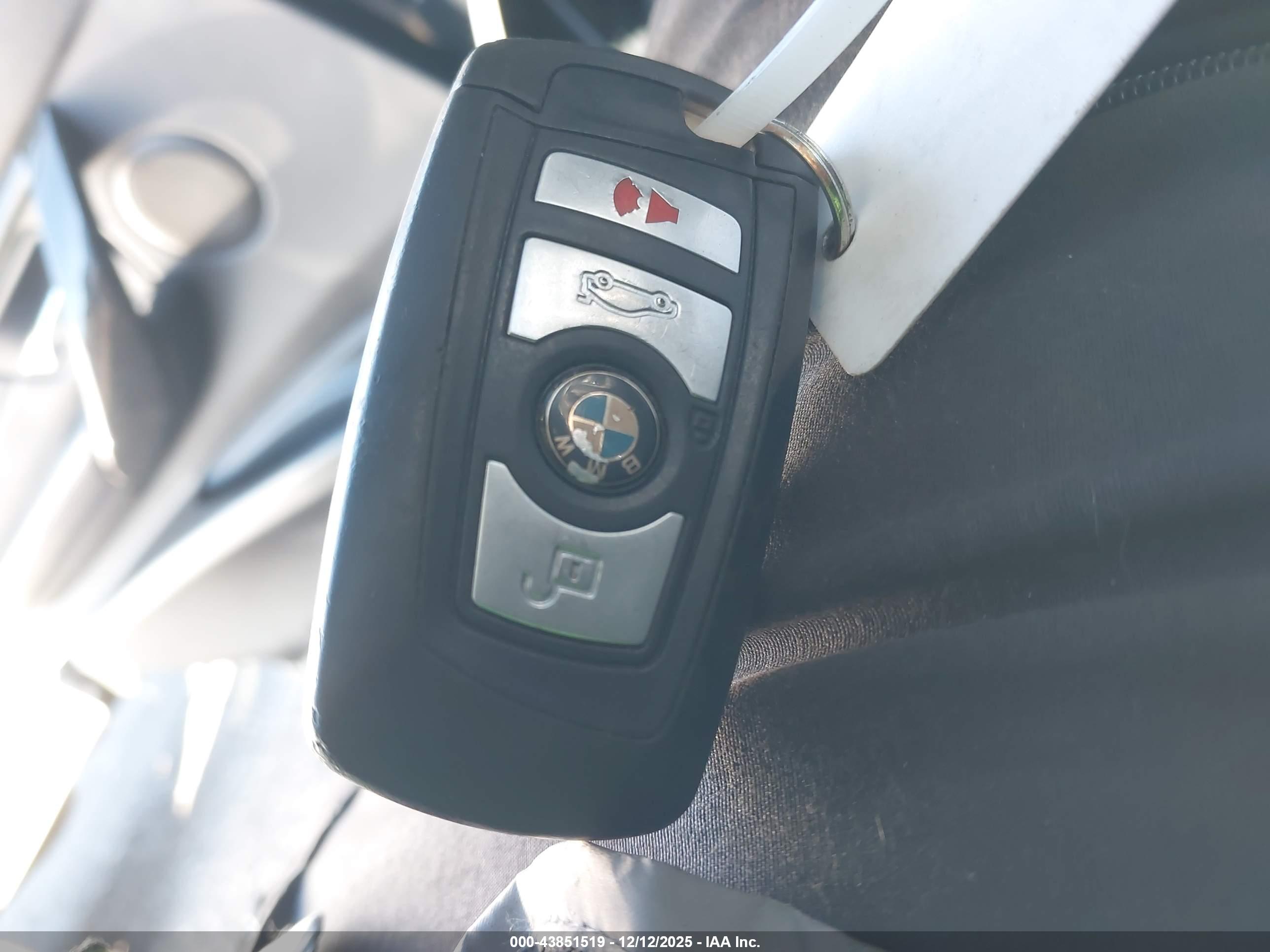 BMW 320I image 11