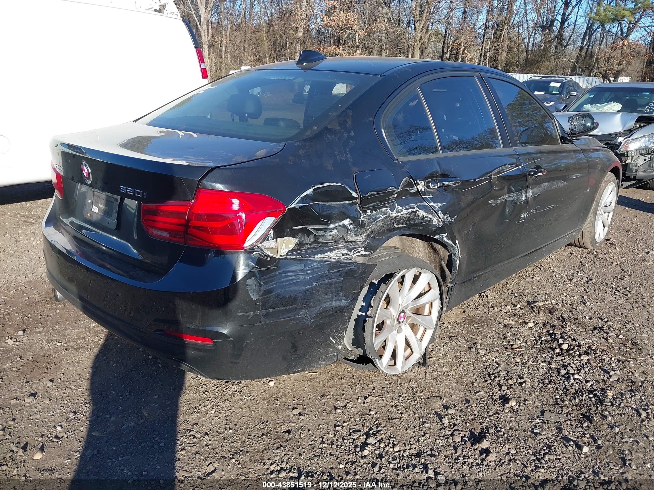 BMW 320I image 4