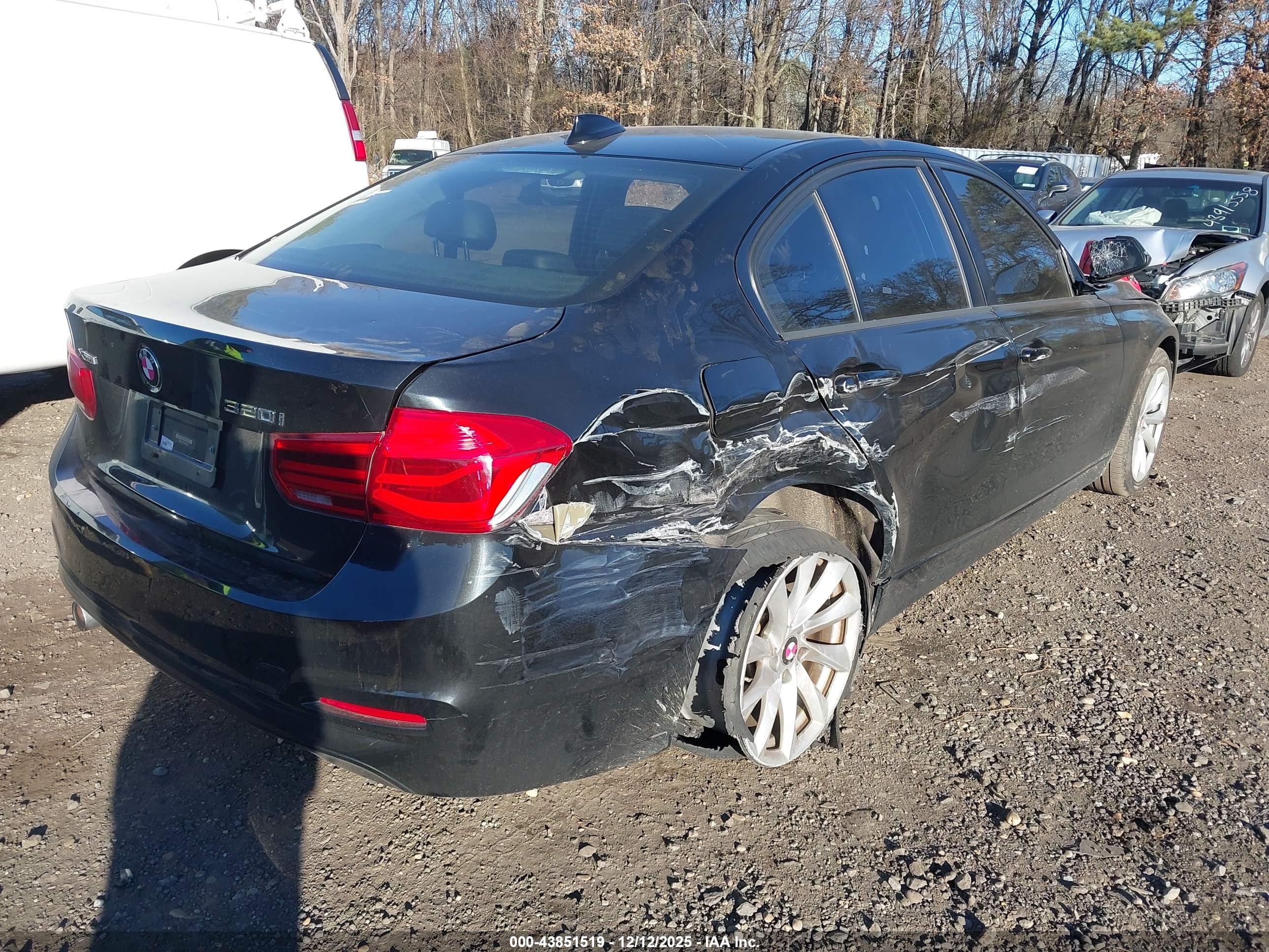 BMW 320I image 6