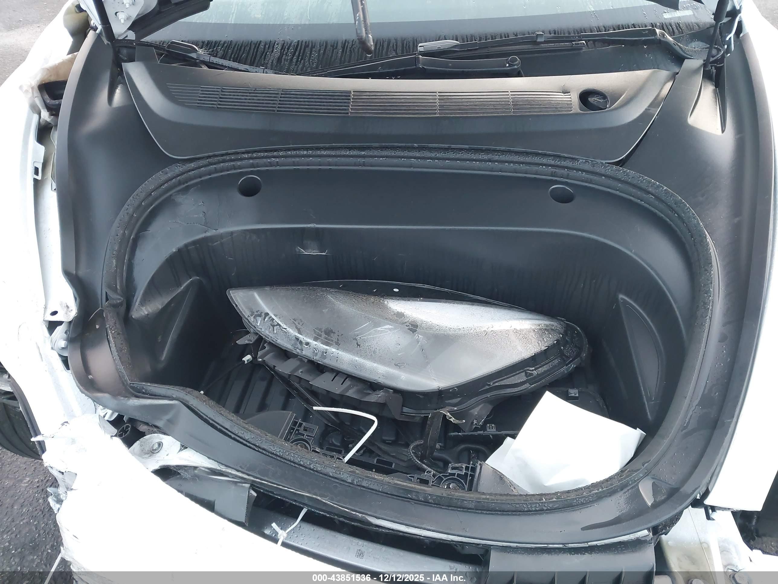 TESLA MODEL image 10