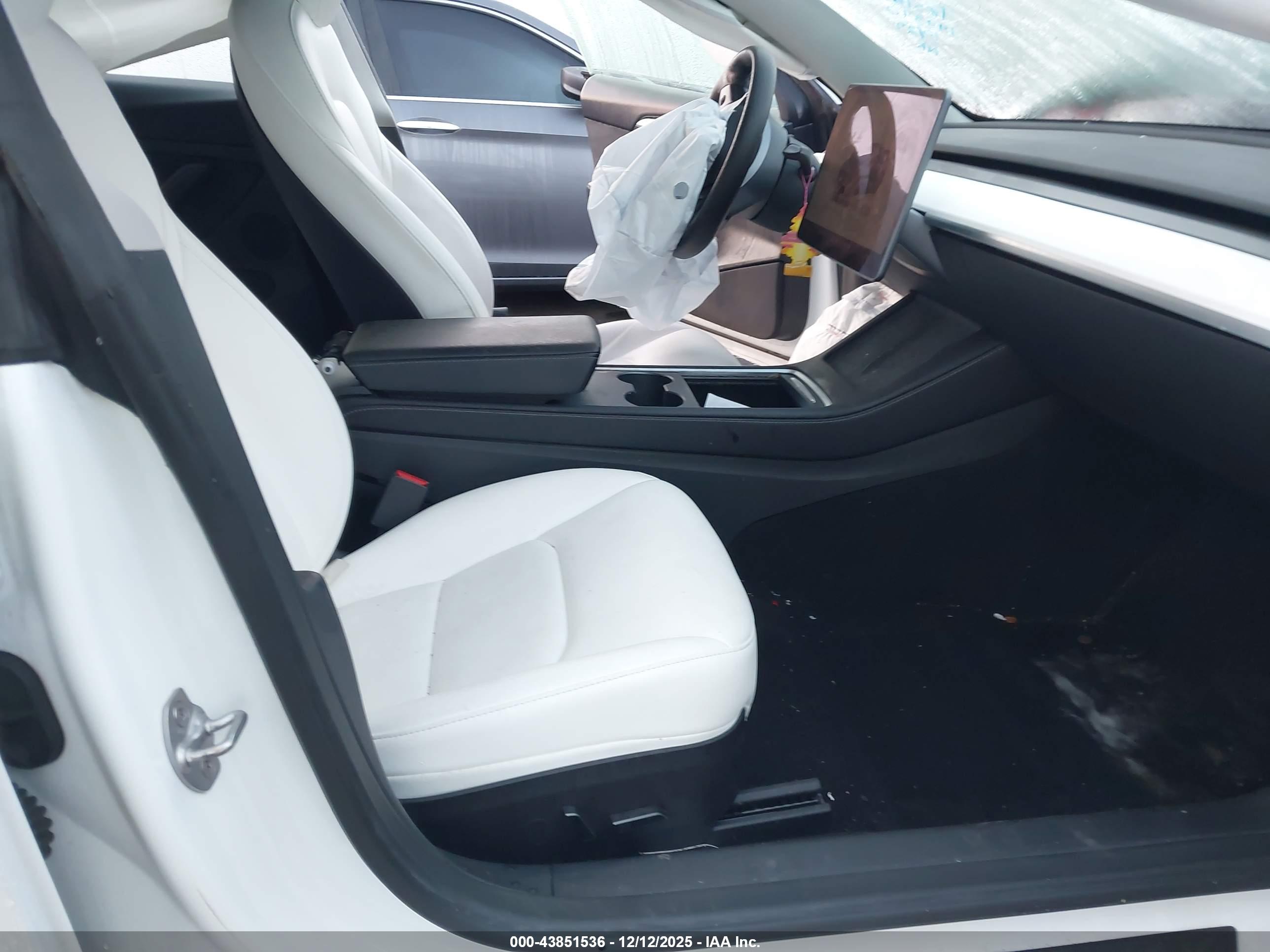 TESLA MODEL image 5
