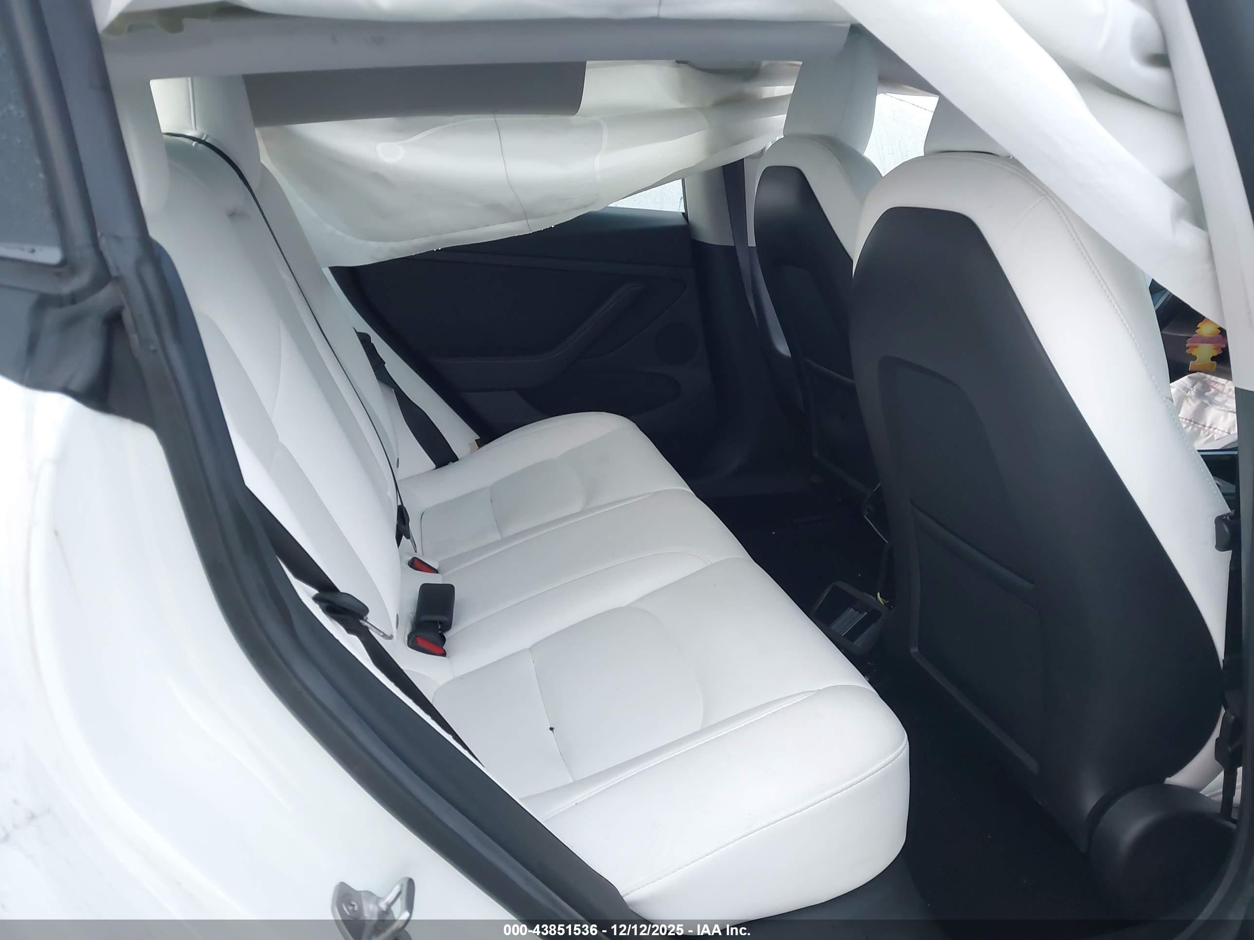 TESLA MODEL image 8