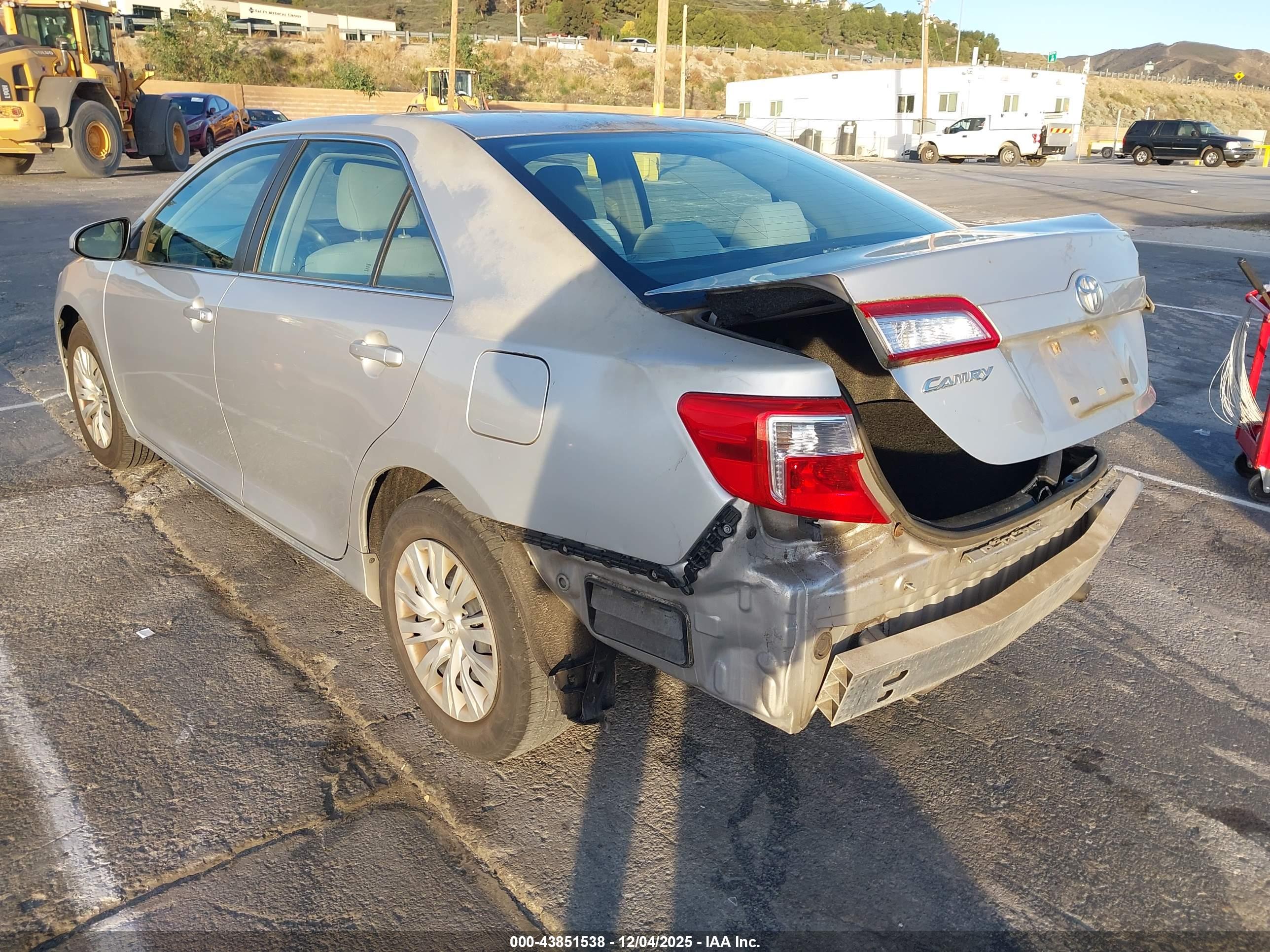 TOYOTA CAMRY image 3