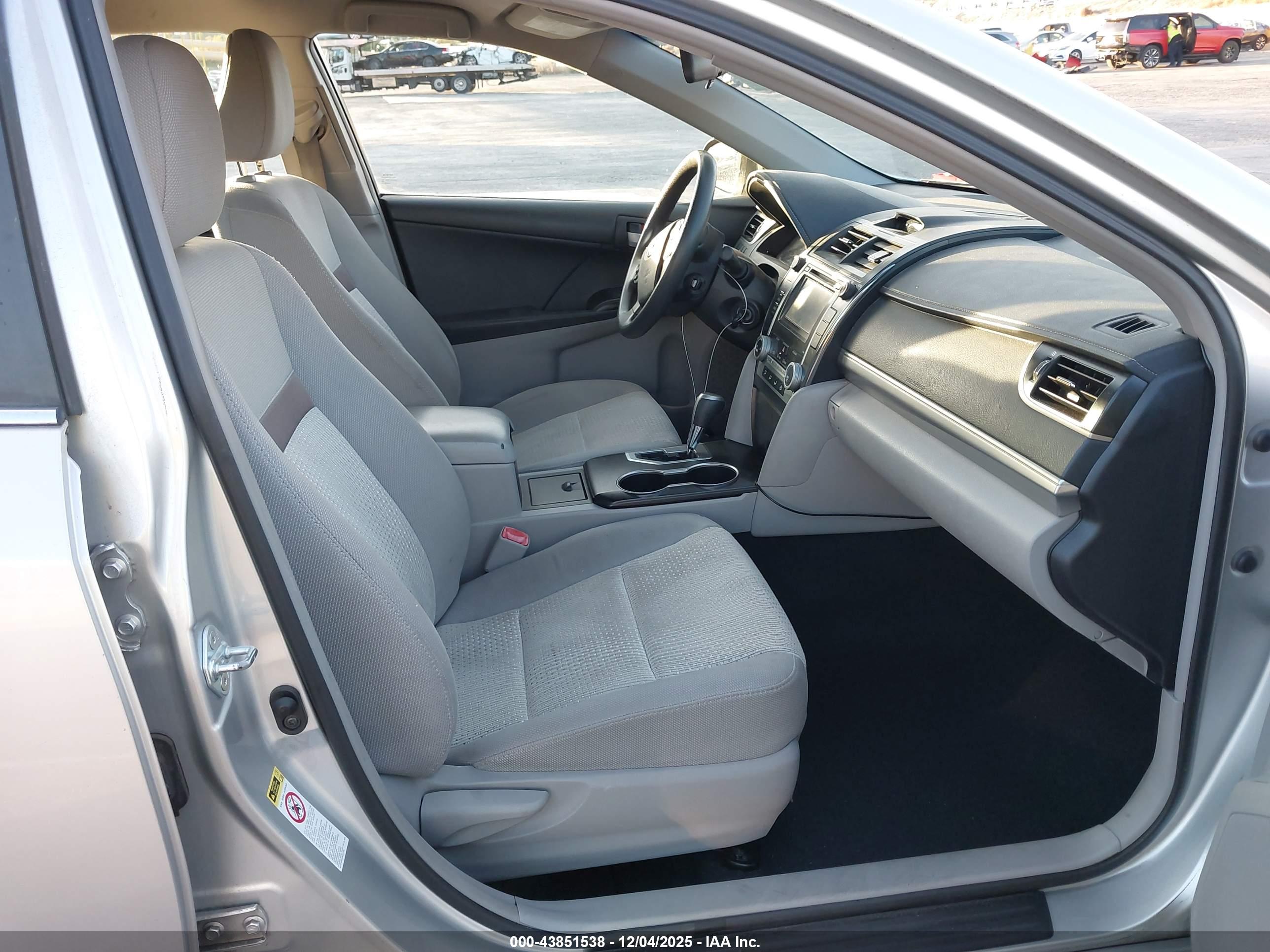 TOYOTA CAMRY image 5