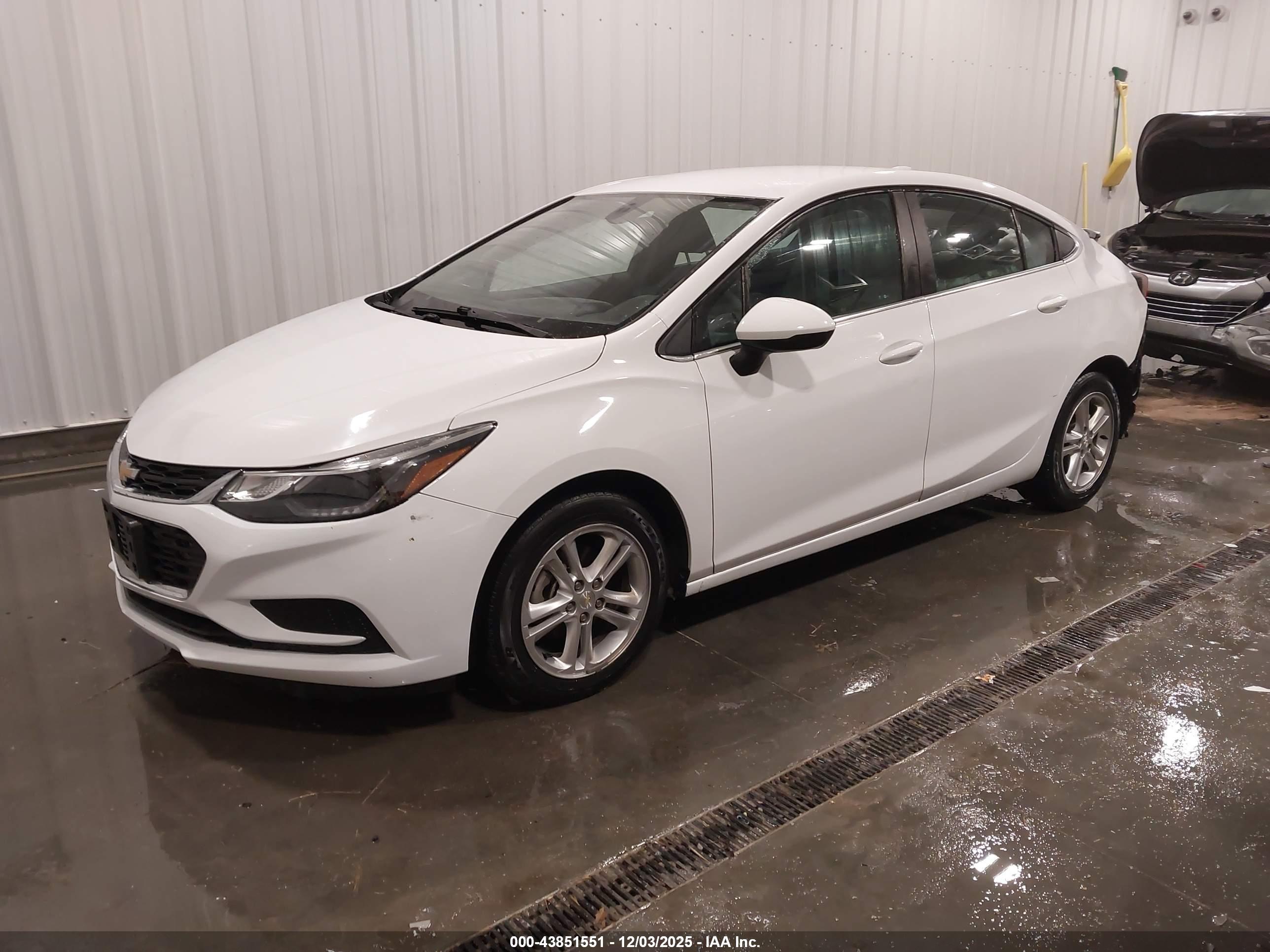 CHEVROLET CRUZE image 2