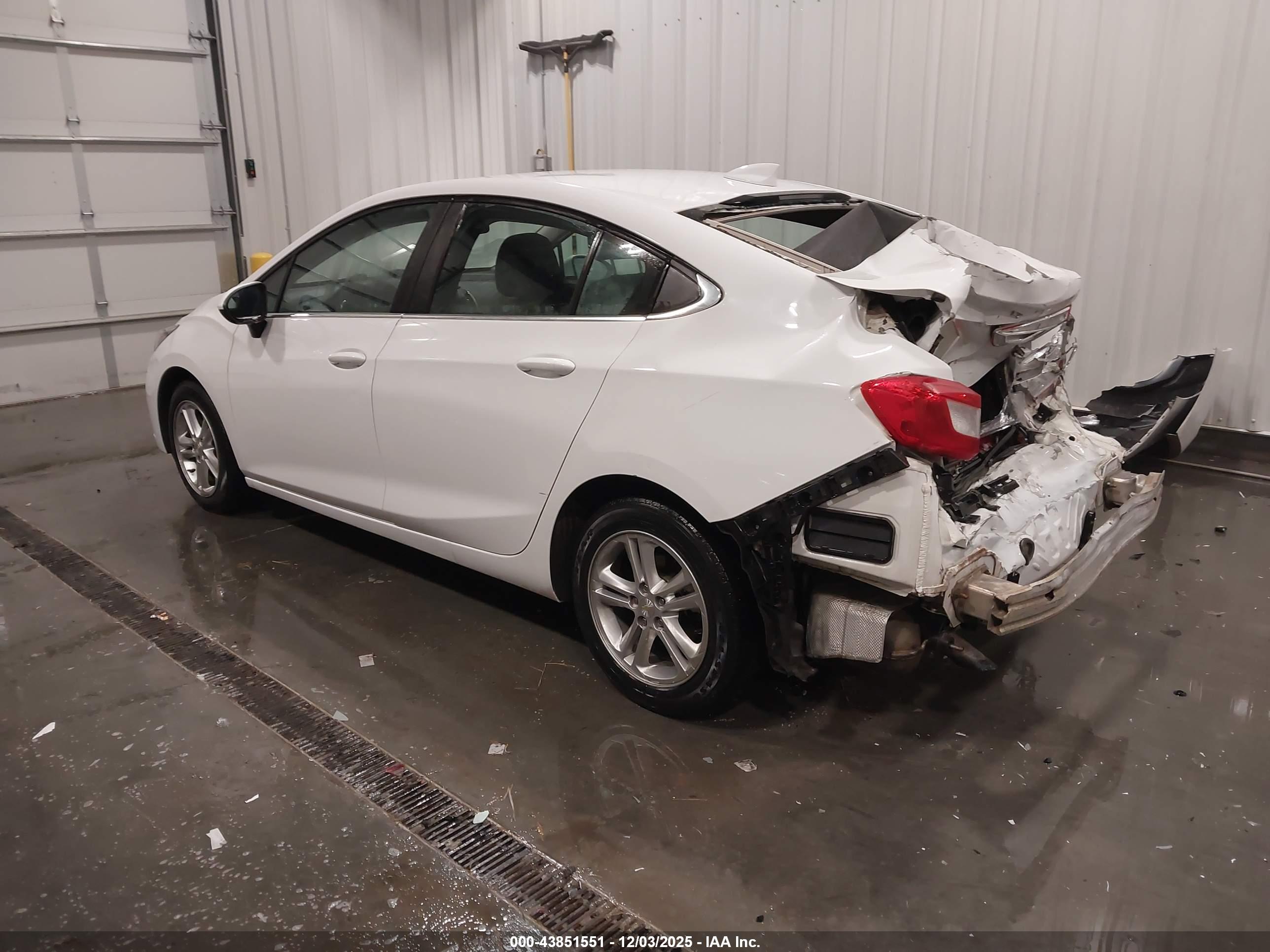 CHEVROLET CRUZE image 3