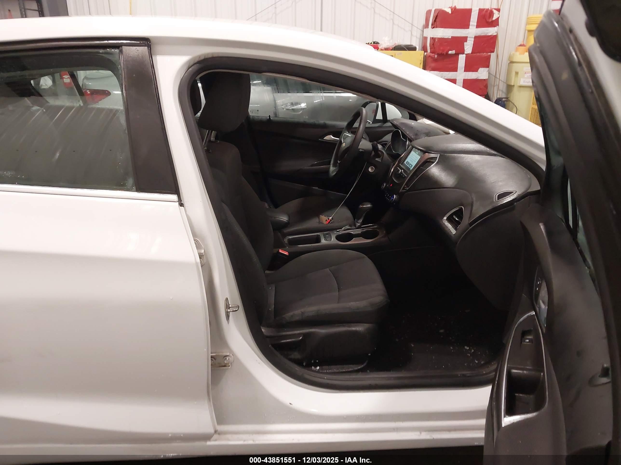 CHEVROLET CRUZE image 5