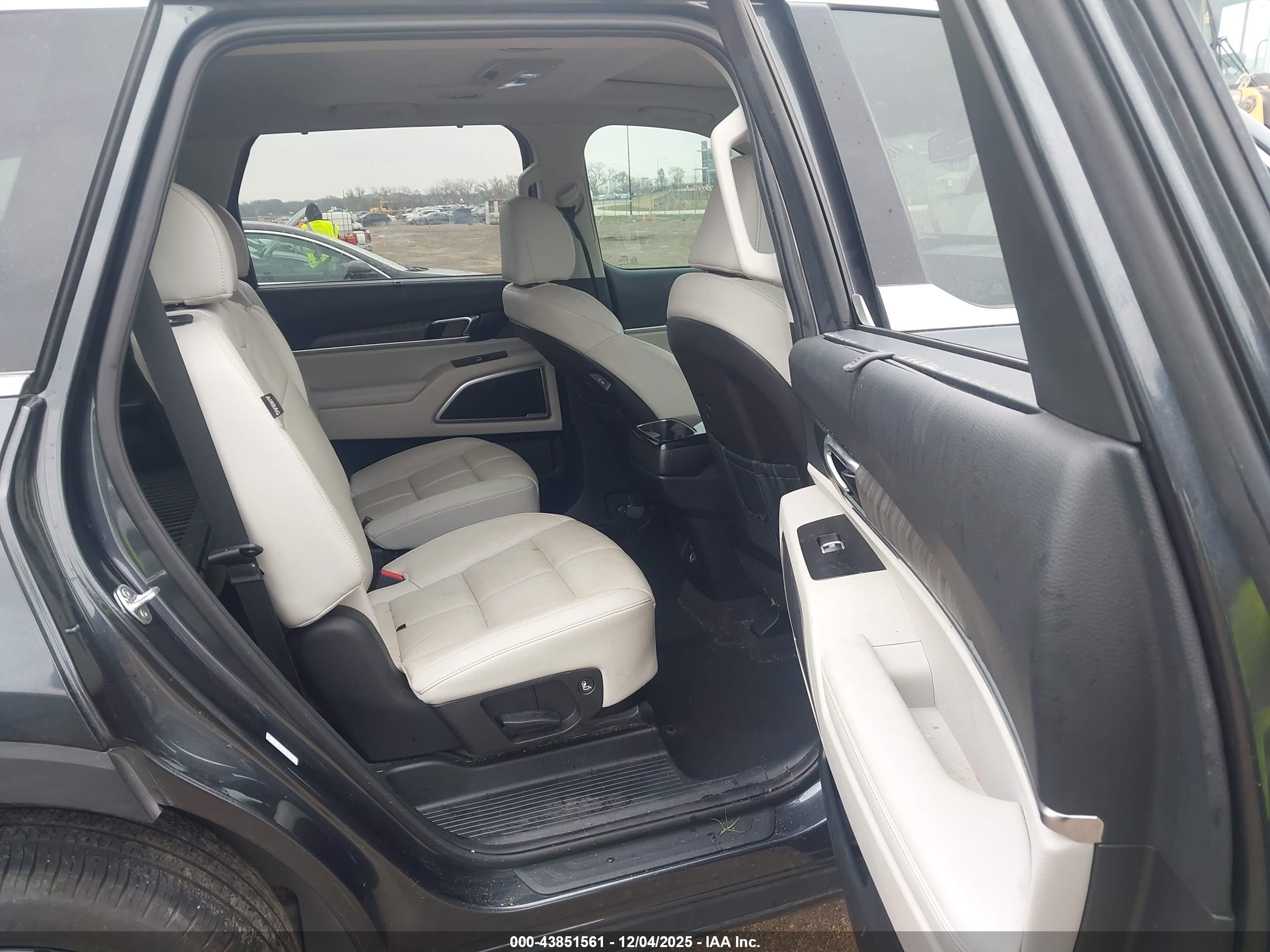 KIA TELLURIDE image 8