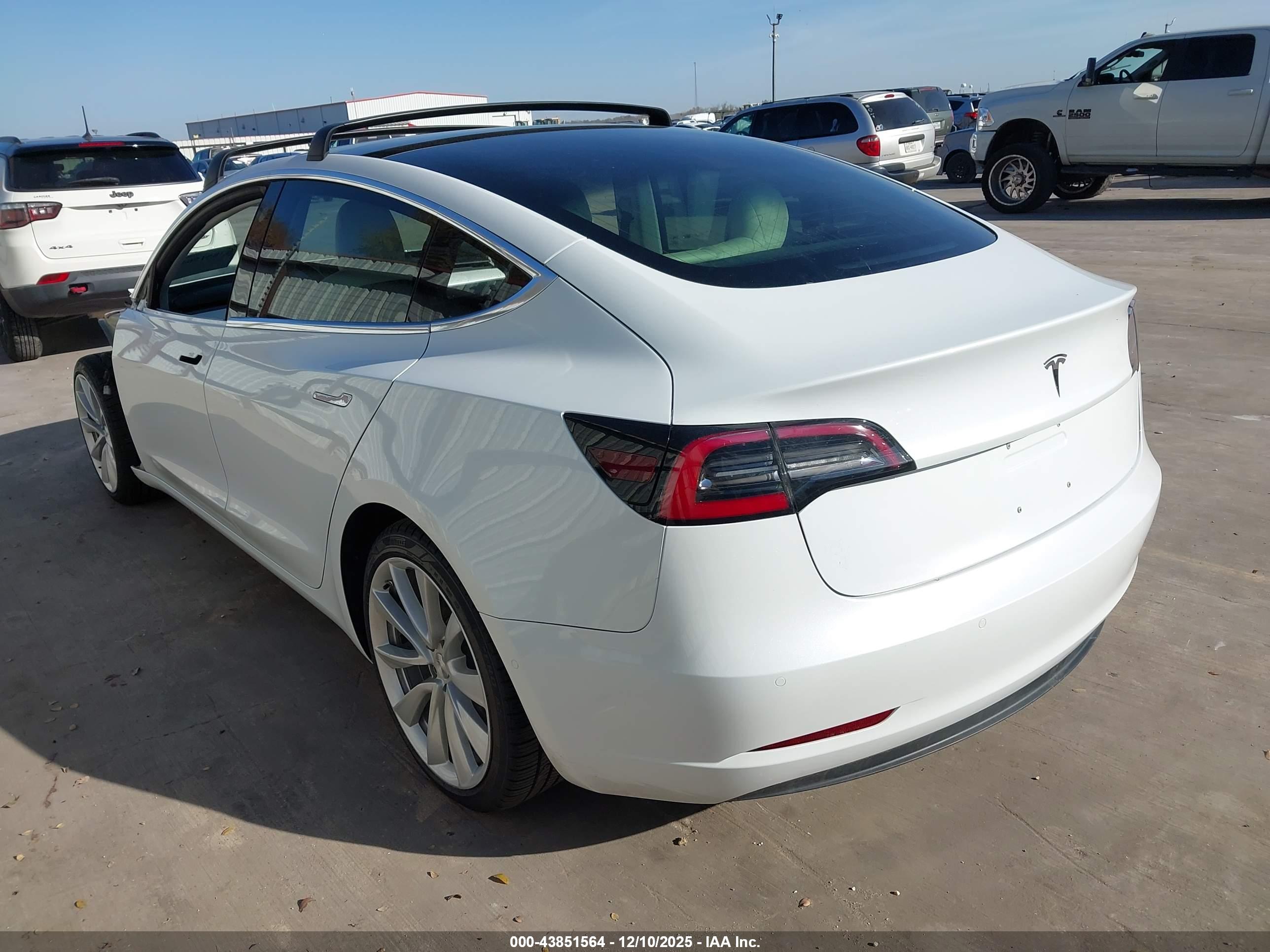 TESLA MODEL image 3