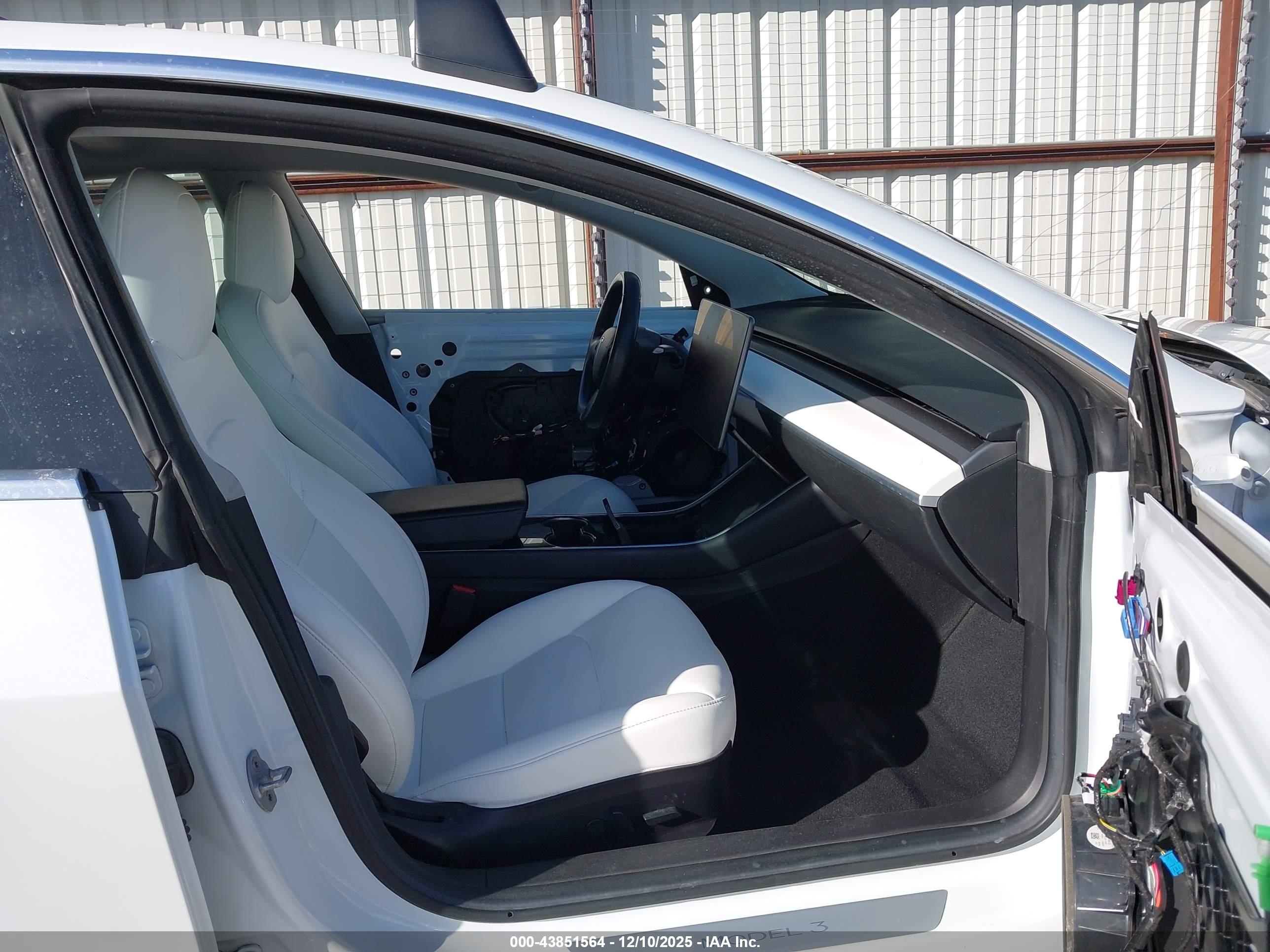 TESLA MODEL image 5