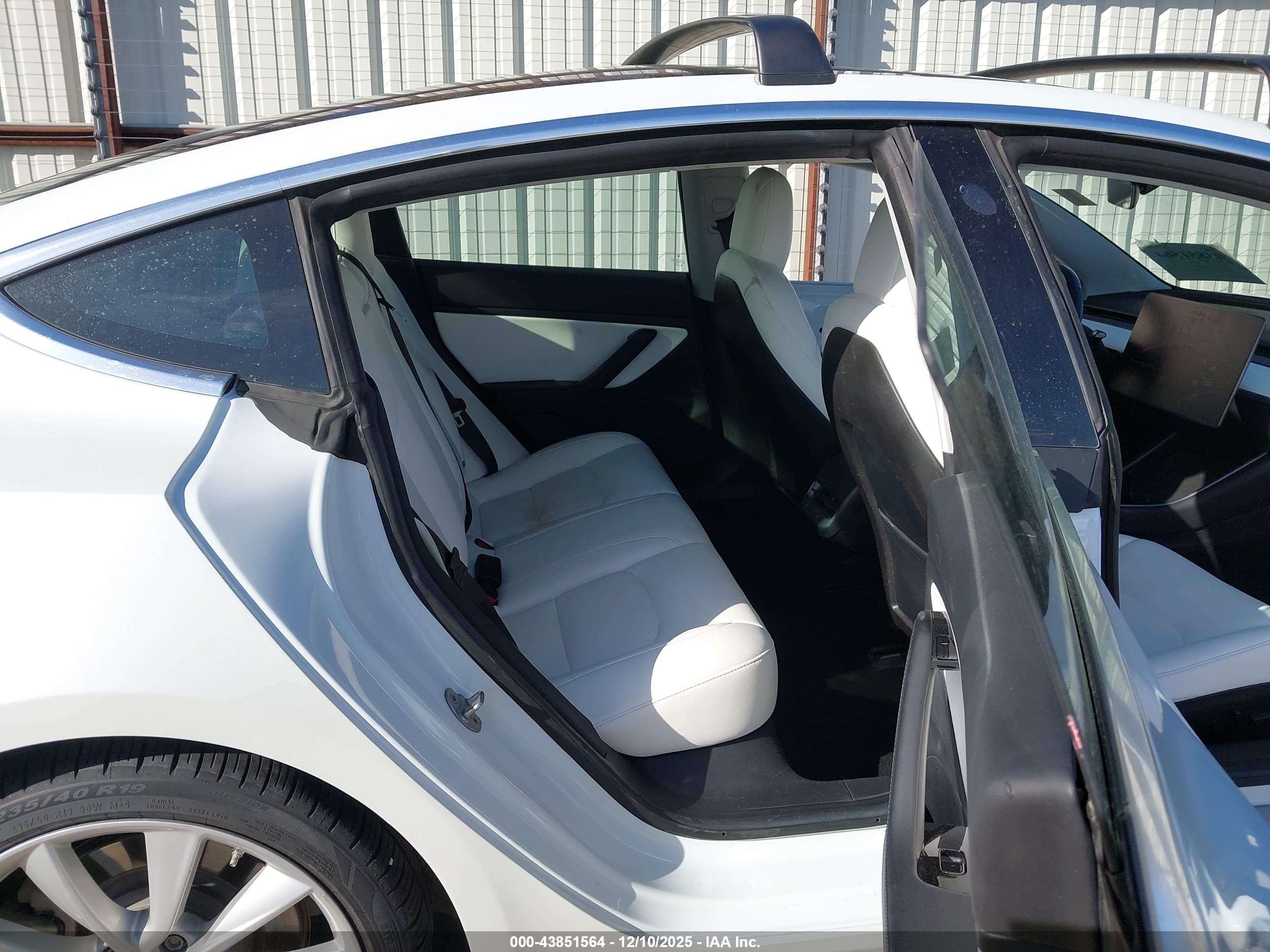 TESLA MODEL image 8