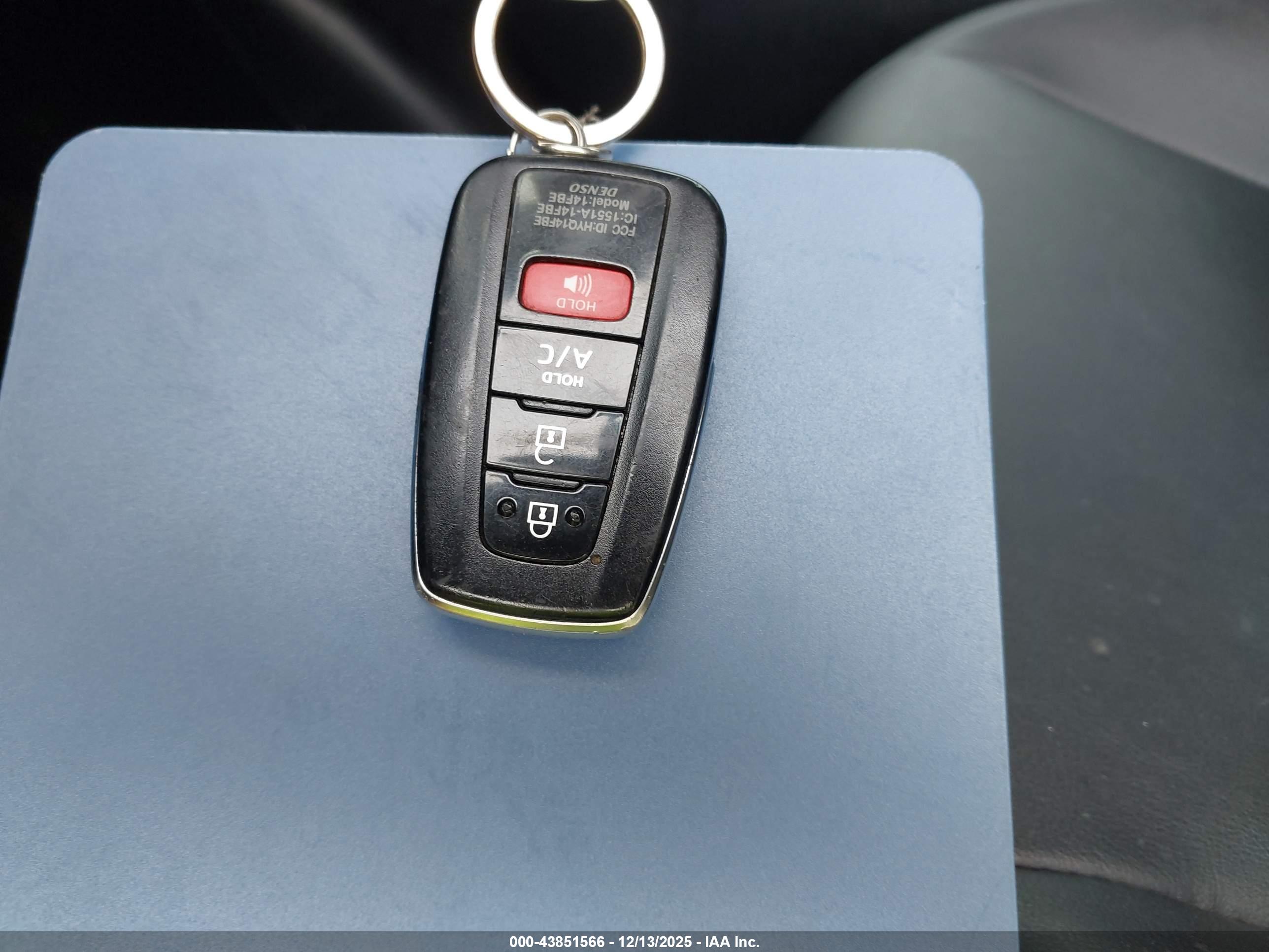 TOYOTA PRIUS image 11