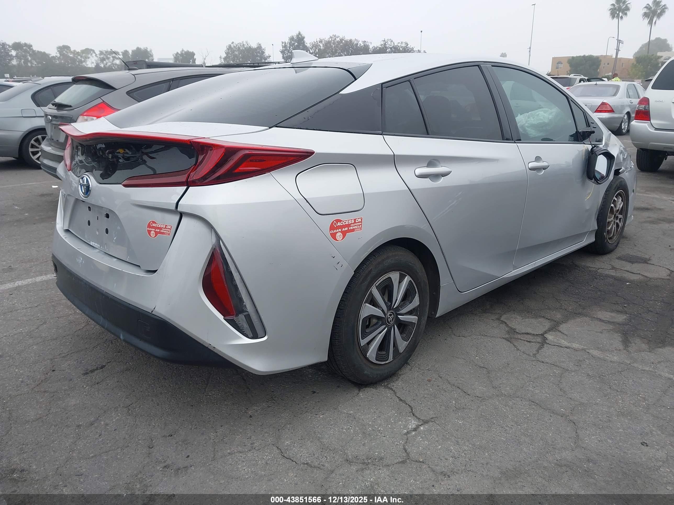 TOYOTA PRIUS image 4