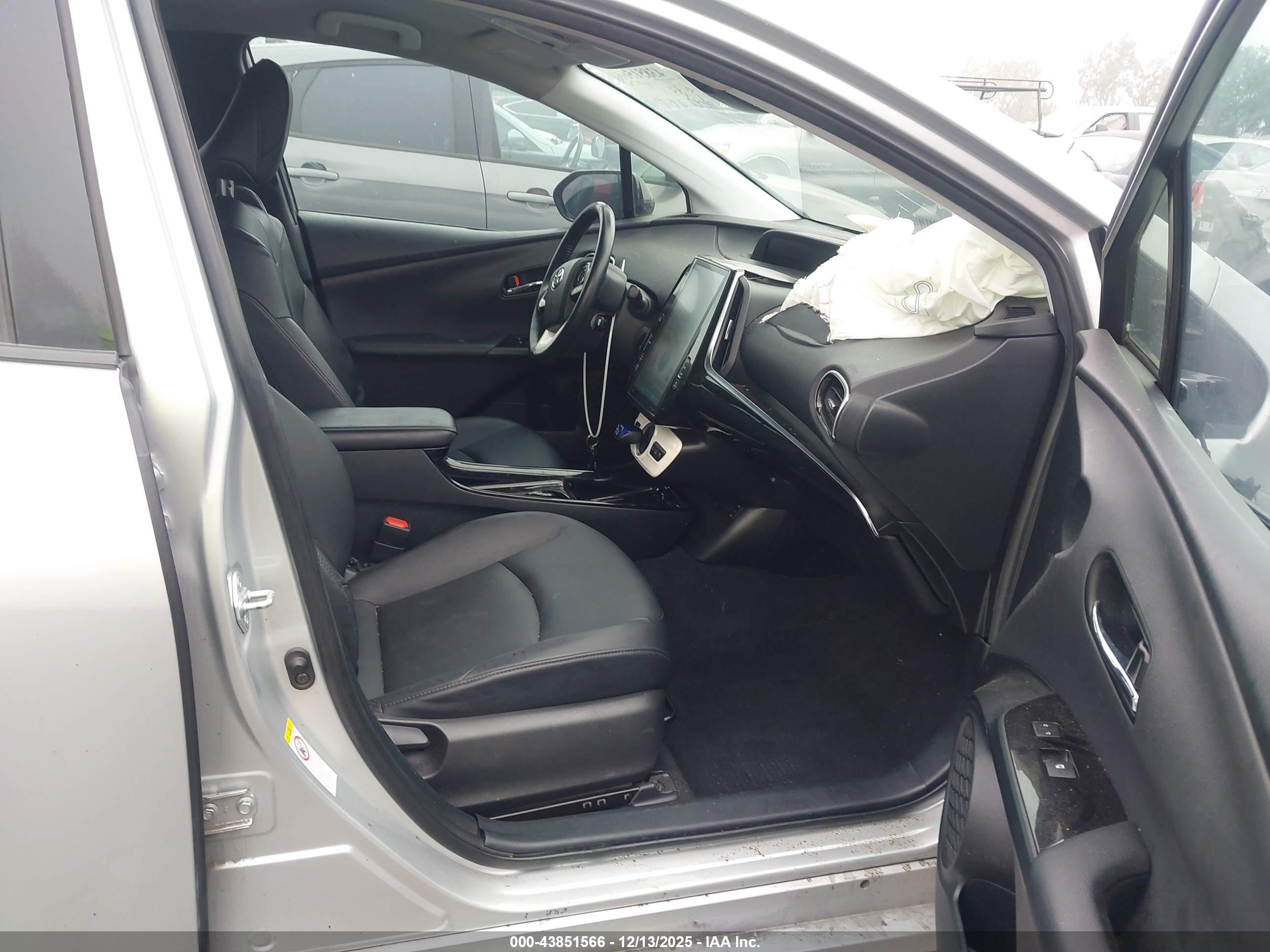 TOYOTA PRIUS image 5