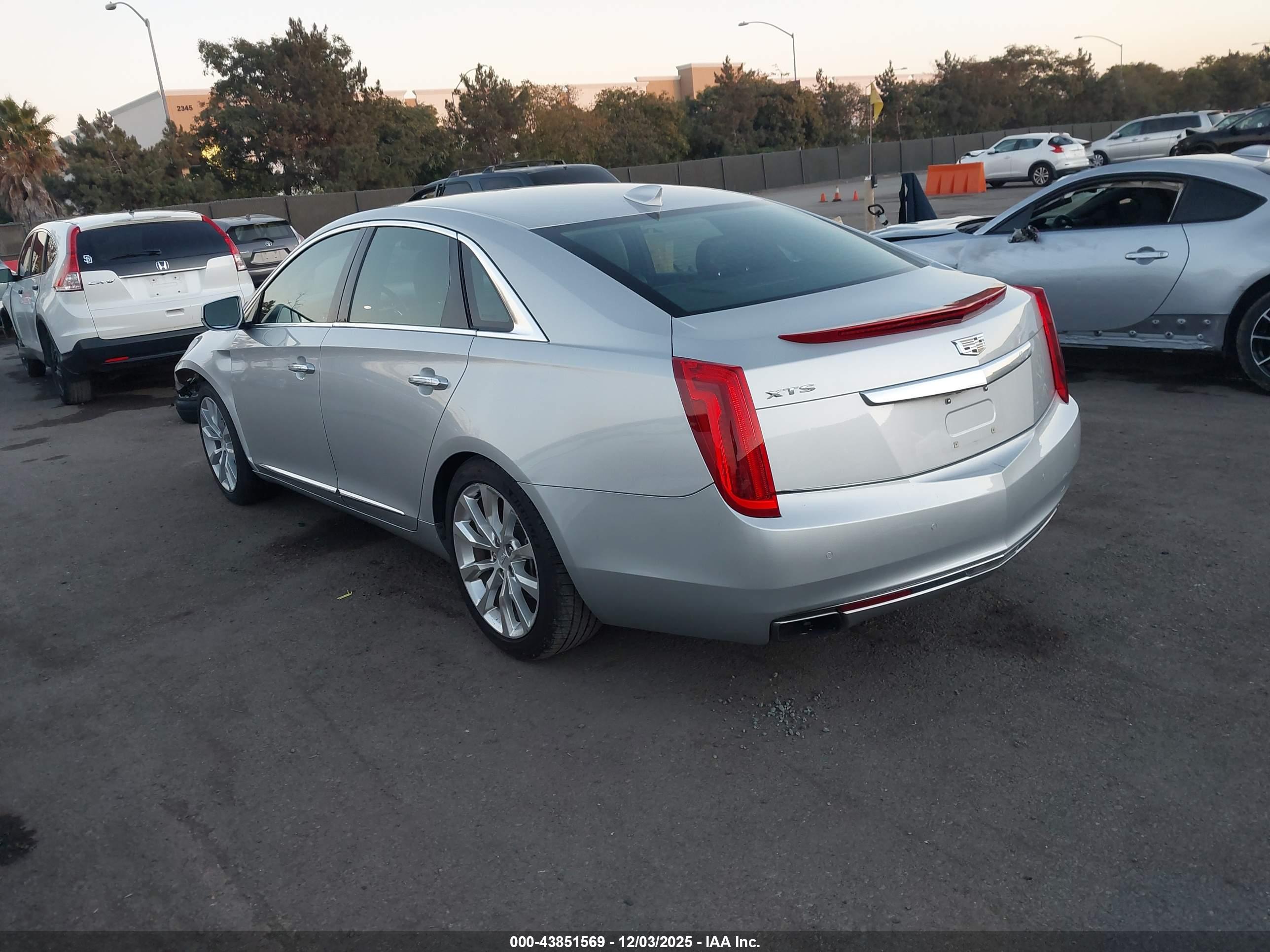 CADILLAC XTS image 3