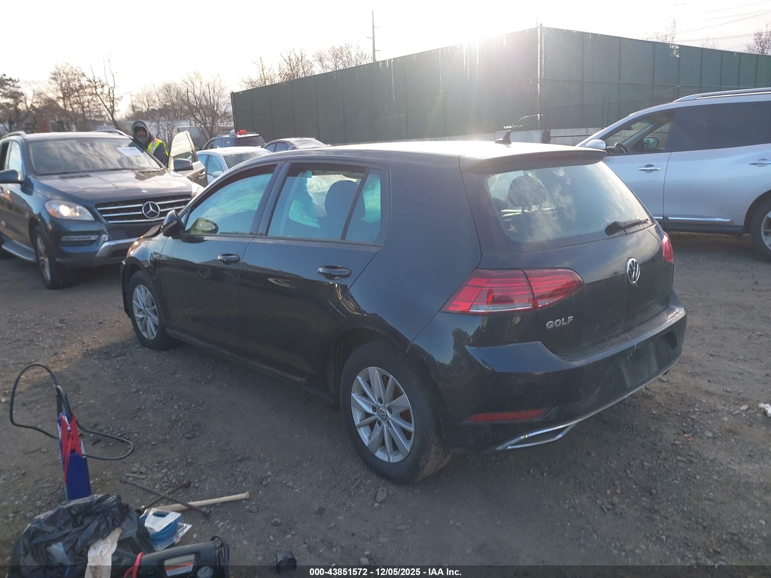 VOLKSWAGEN GOLF image 3