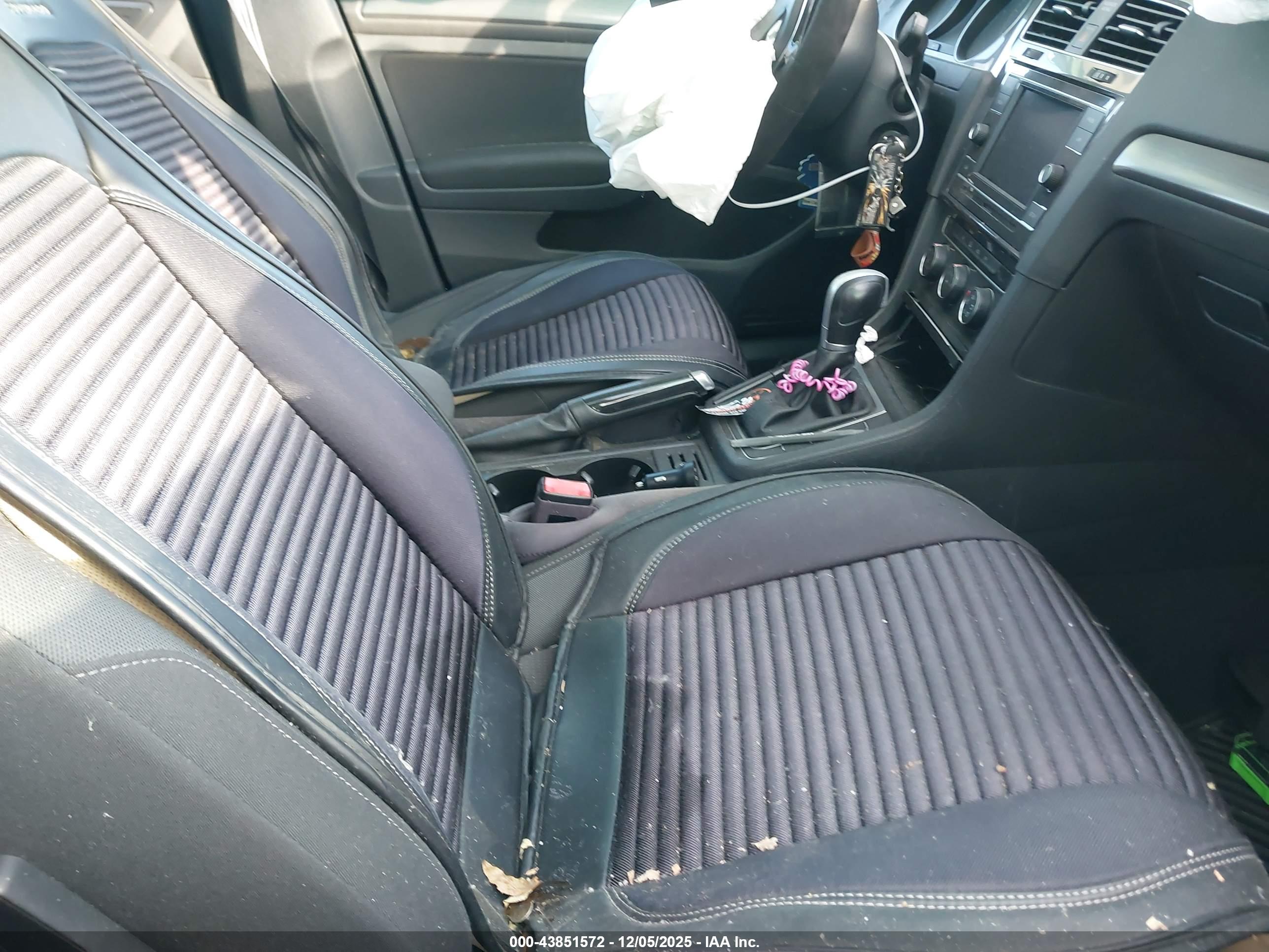 VOLKSWAGEN GOLF image 5