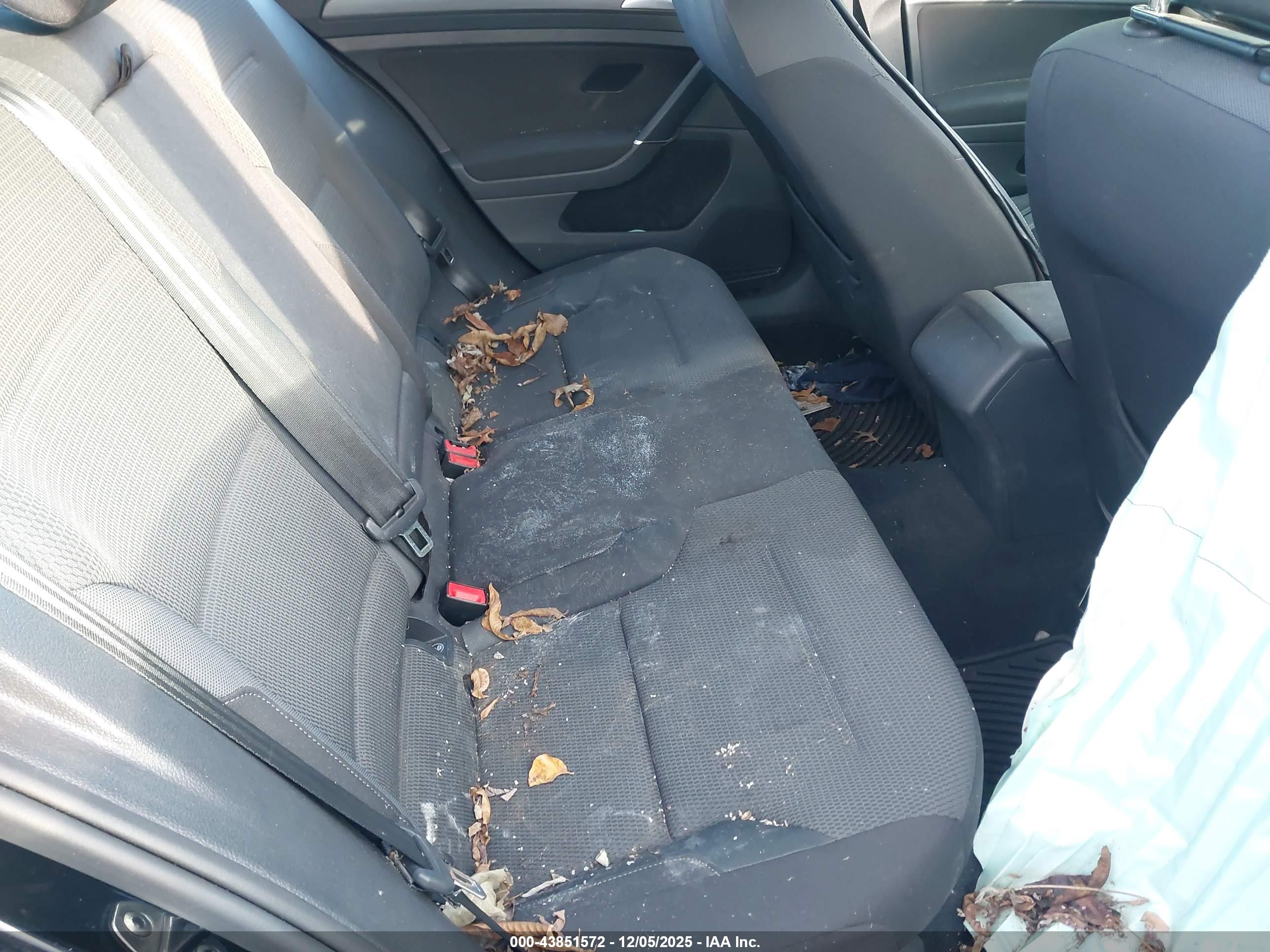VOLKSWAGEN GOLF image 8