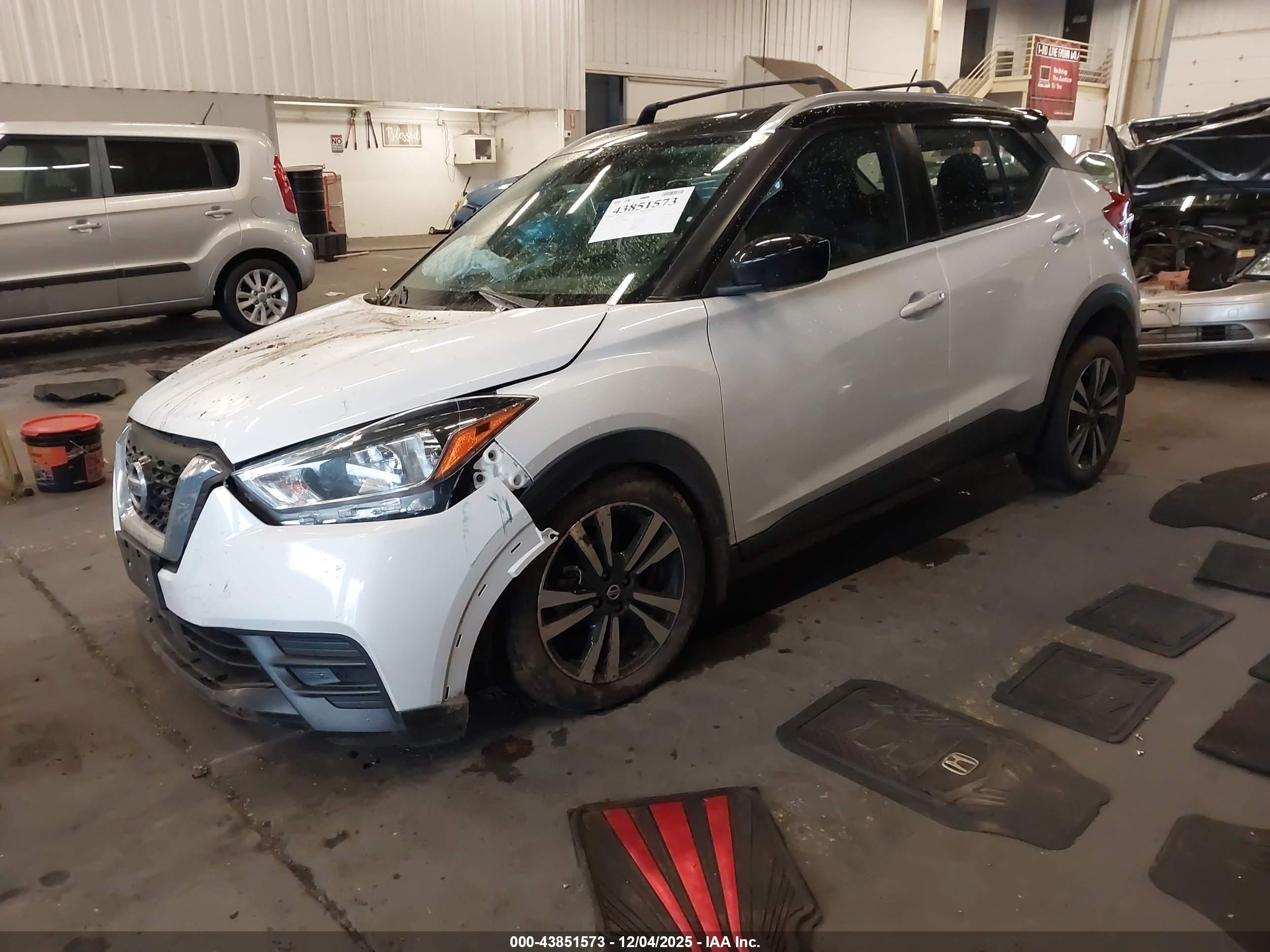 NISSAN KICKS image 2