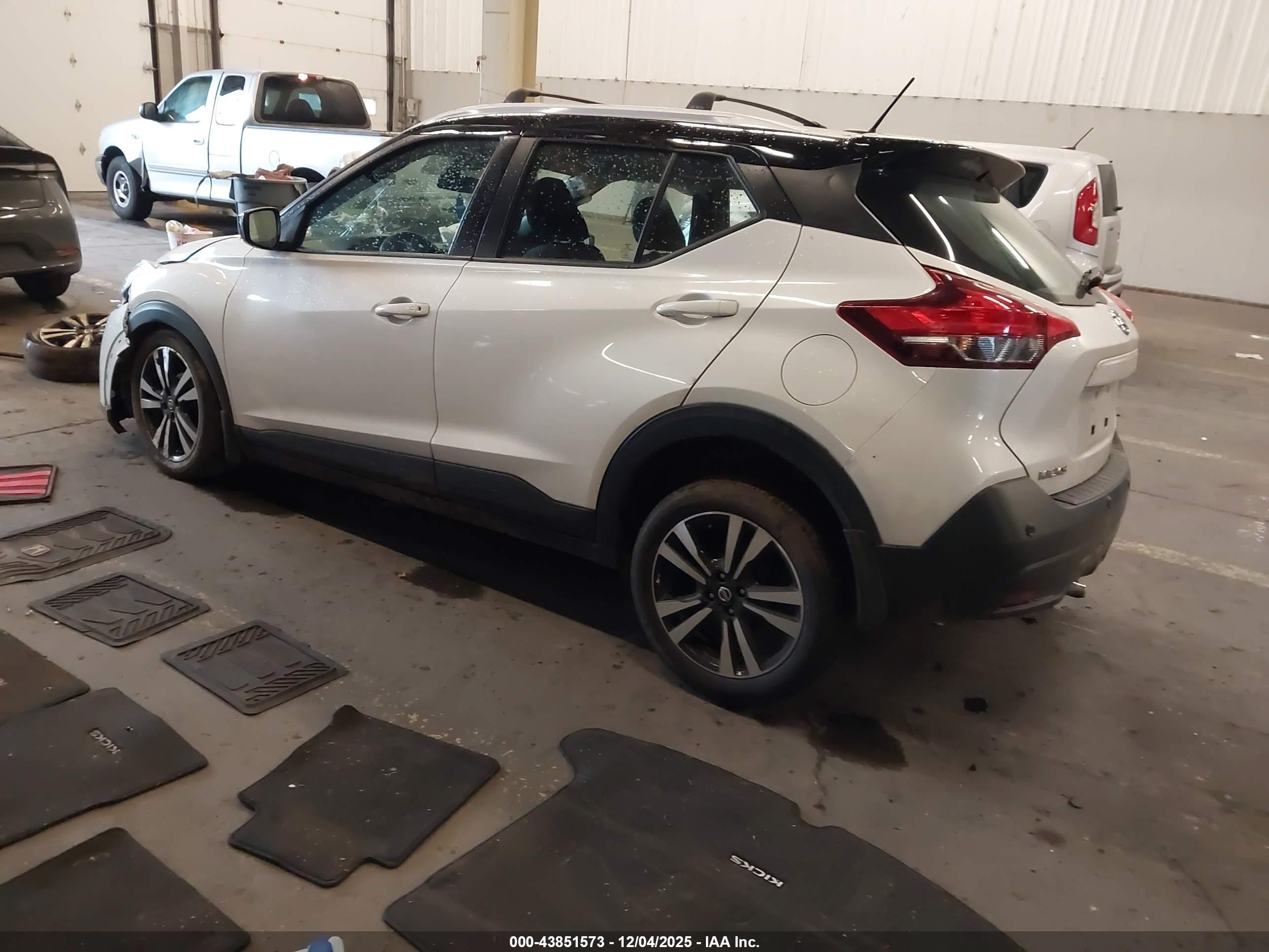 NISSAN KICKS image 3