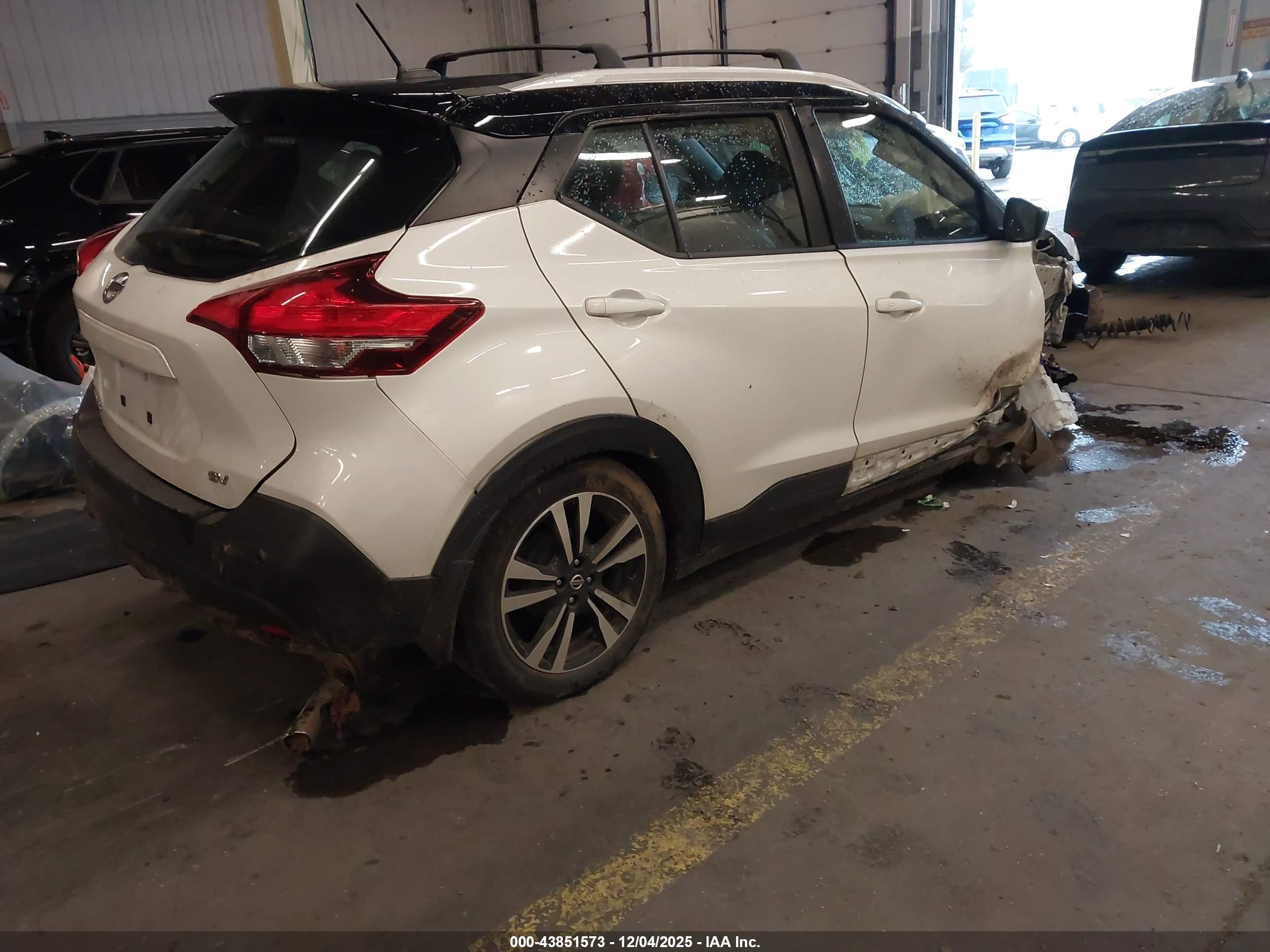 NISSAN KICKS image 4