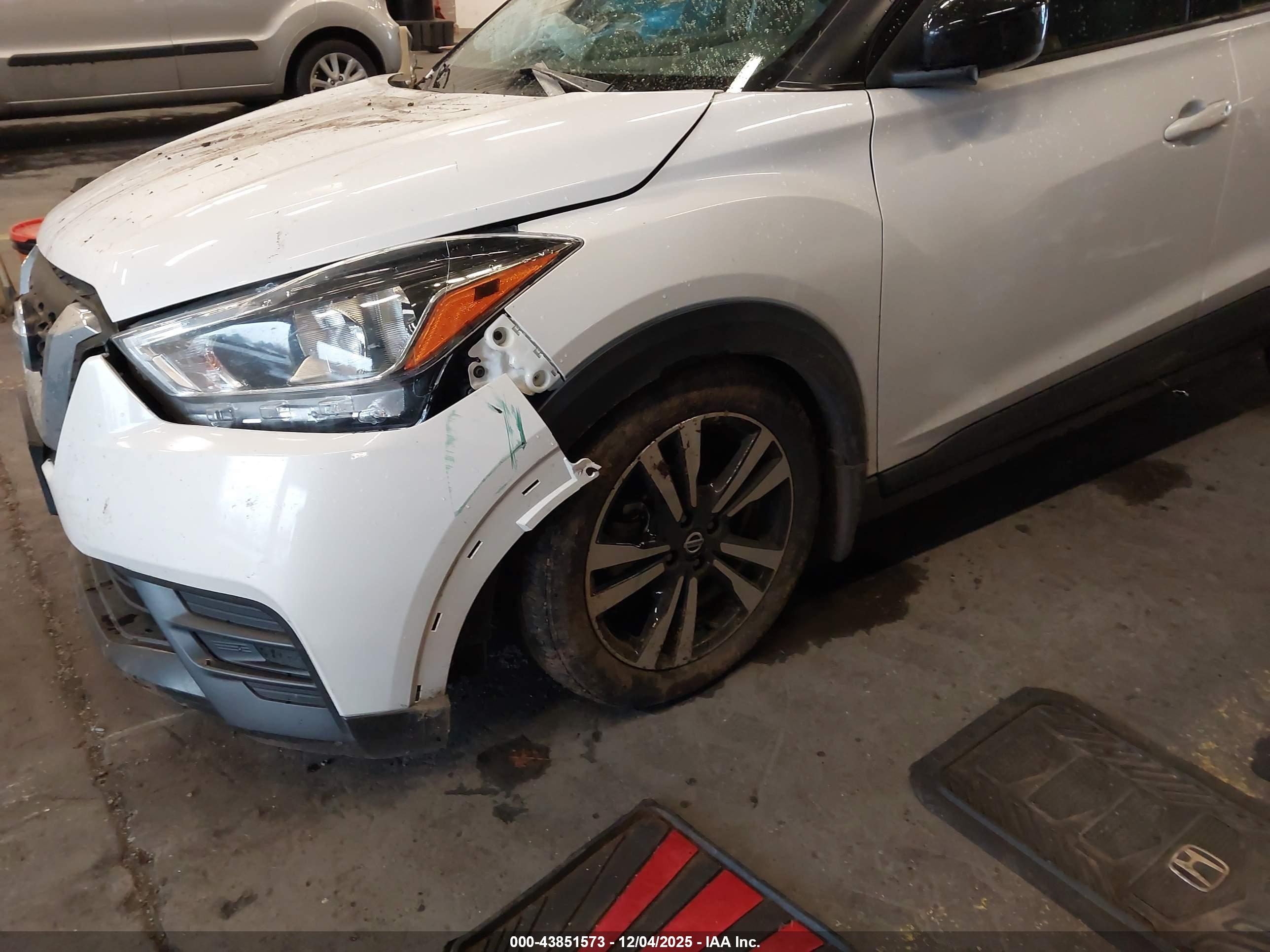 NISSAN KICKS image 6