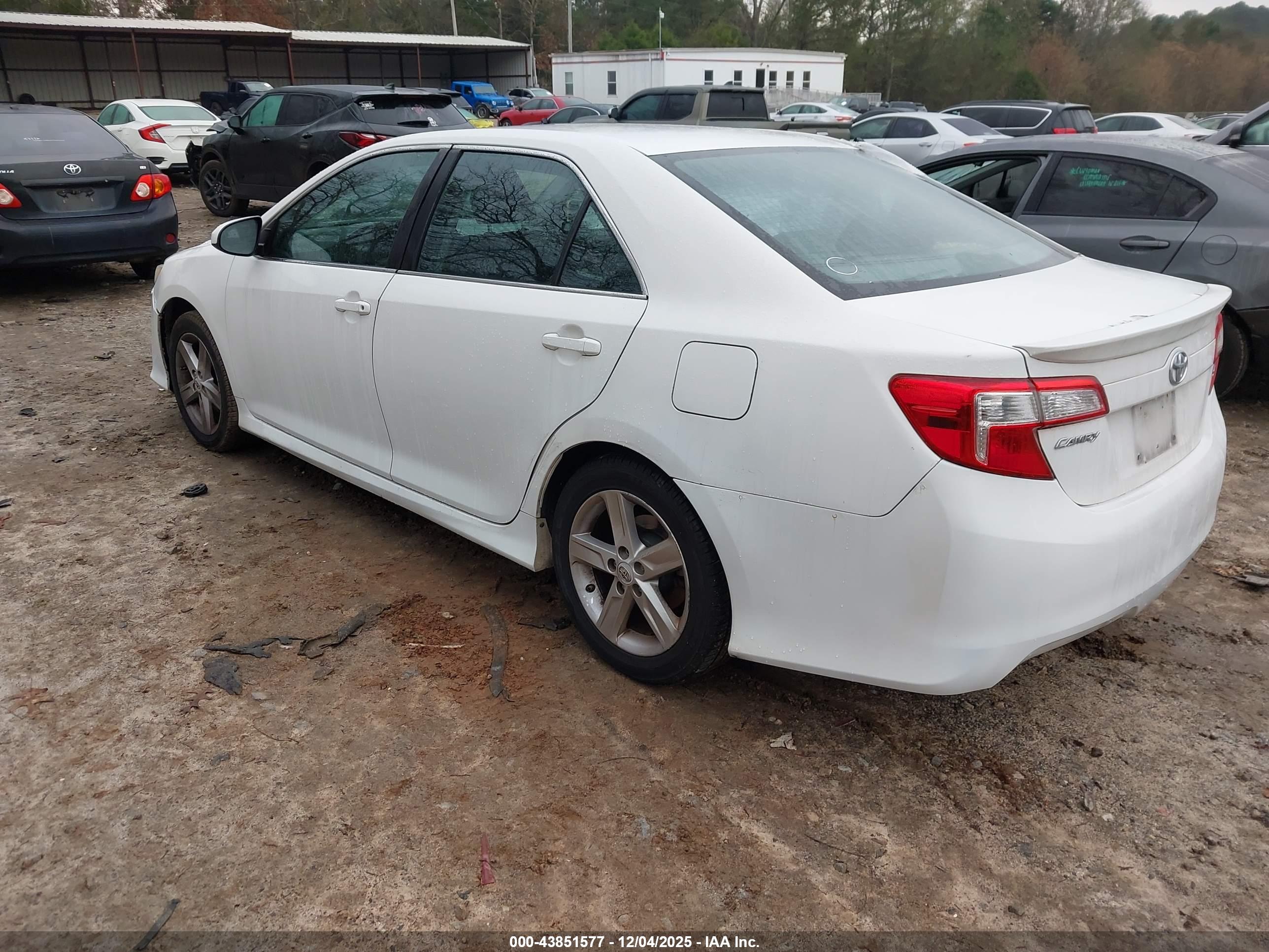 TOYOTA CAMRY image 3