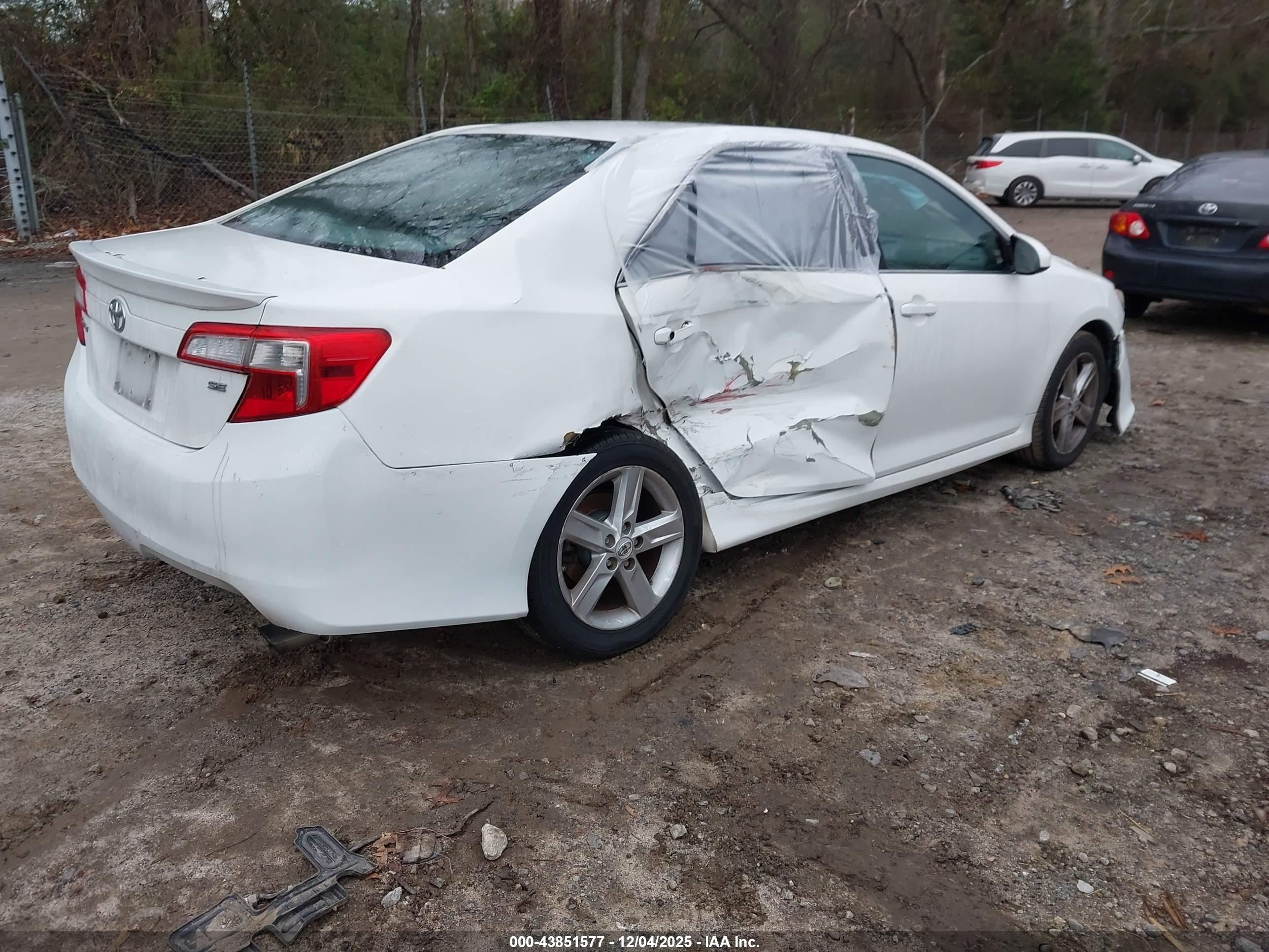 TOYOTA CAMRY image 4