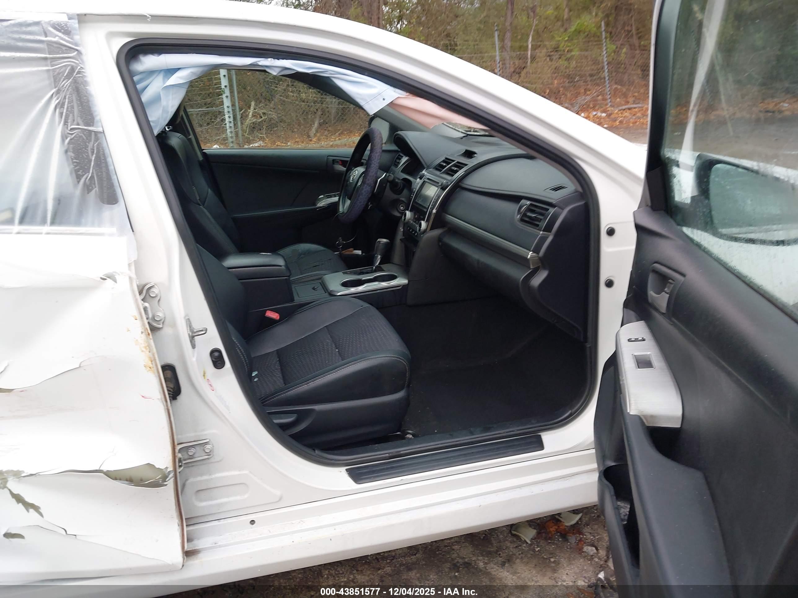 TOYOTA CAMRY image 5
