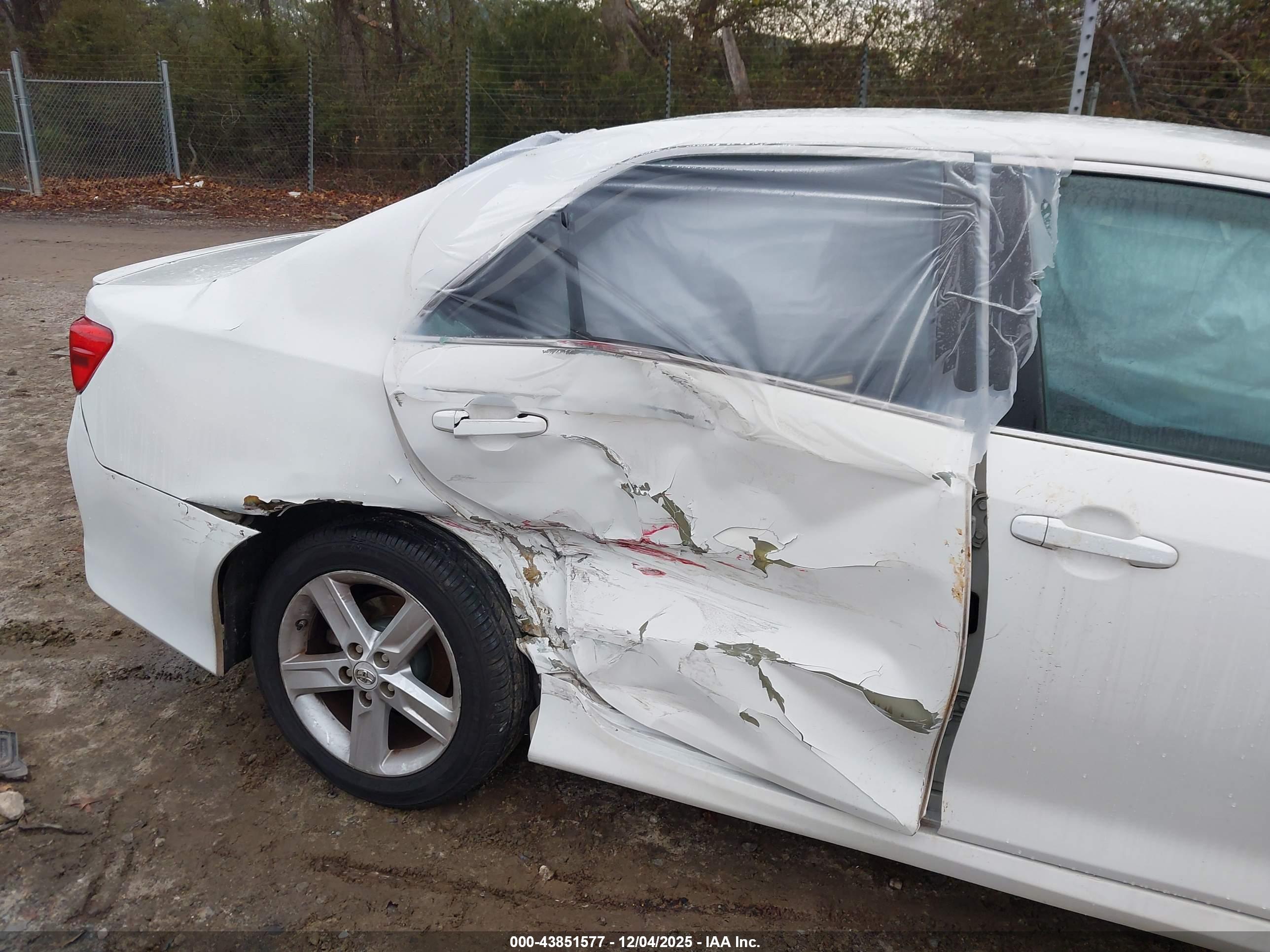 TOYOTA CAMRY image 6