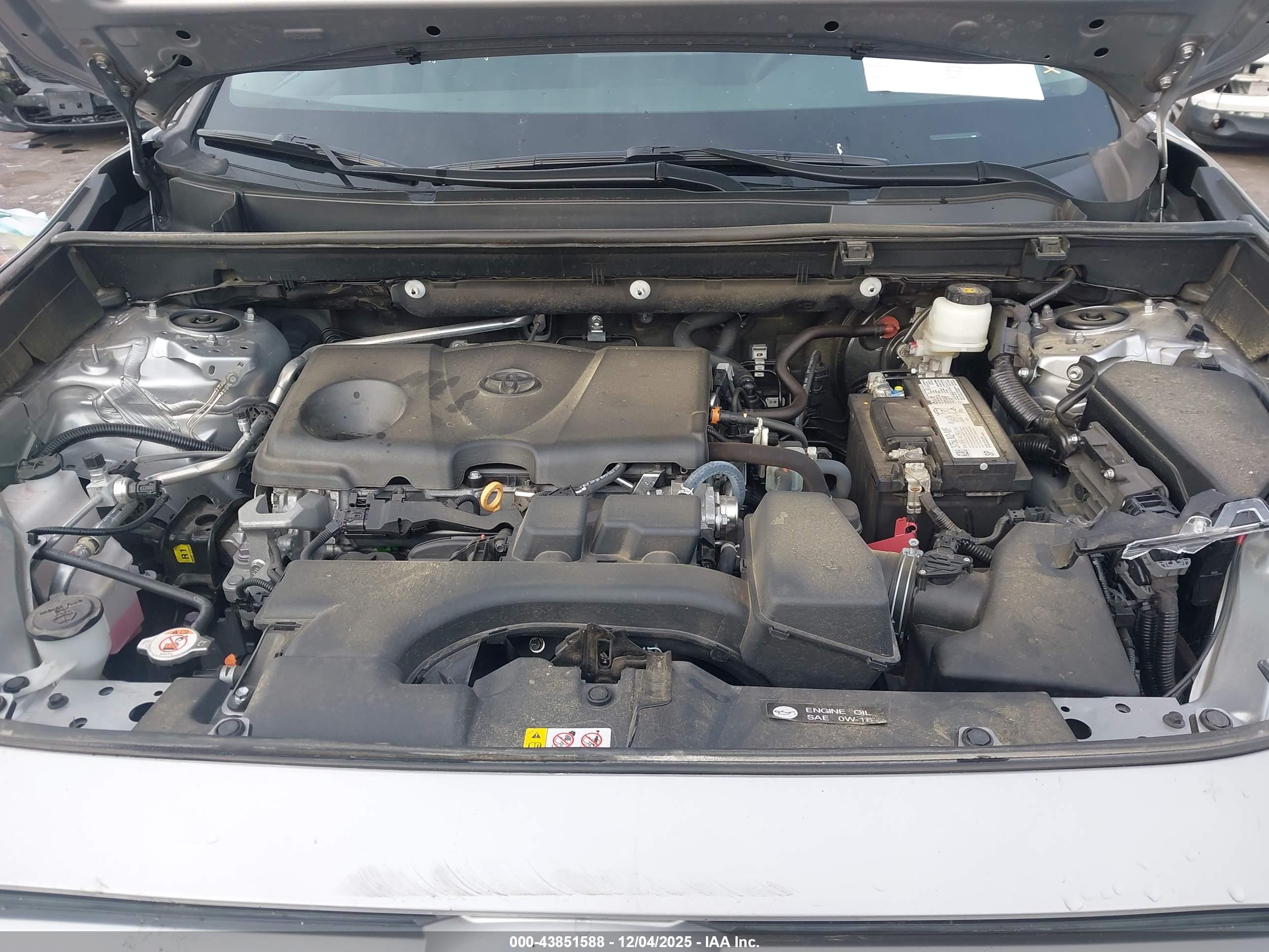 TOYOTA RAV4 image 10