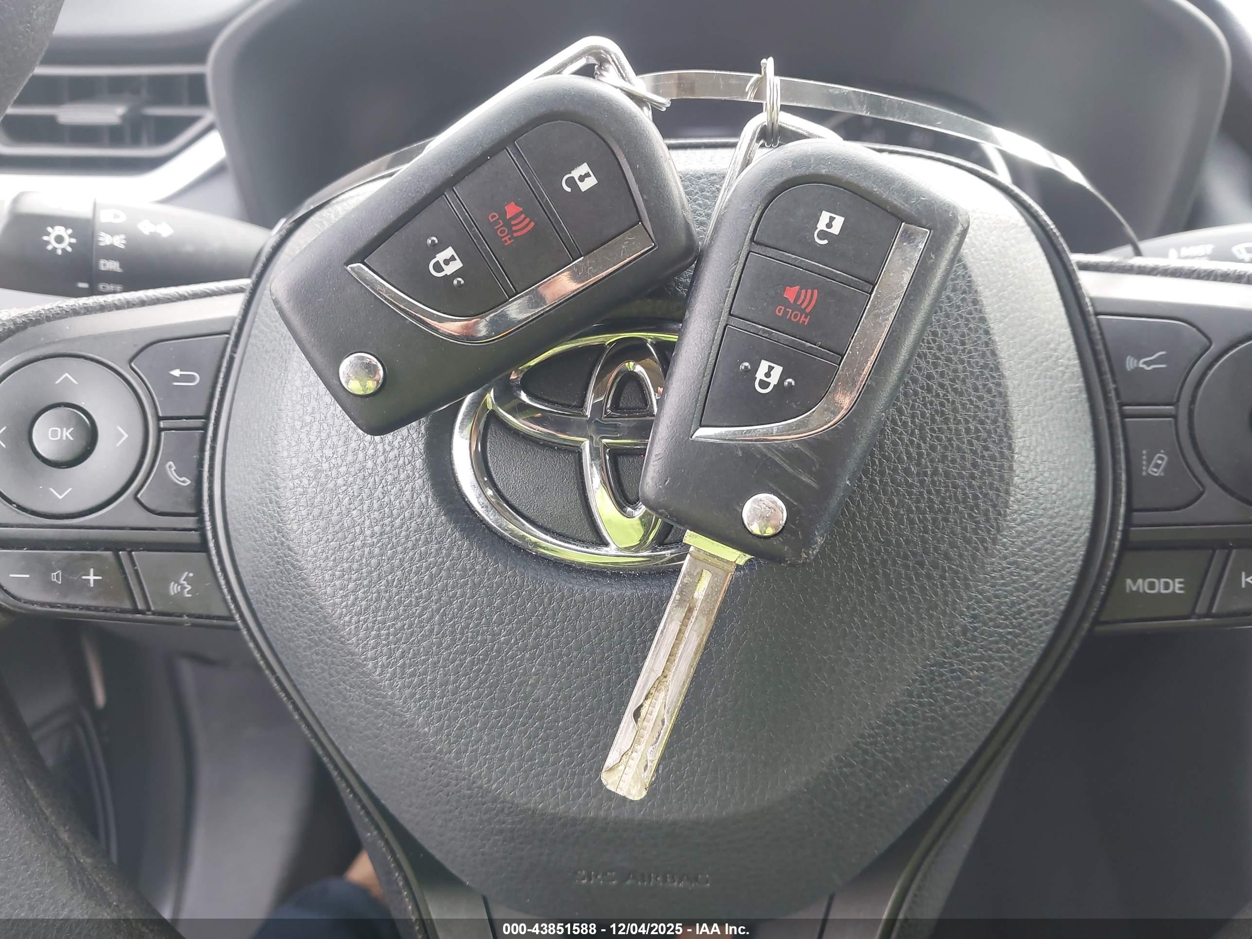 TOYOTA RAV4 image 11
