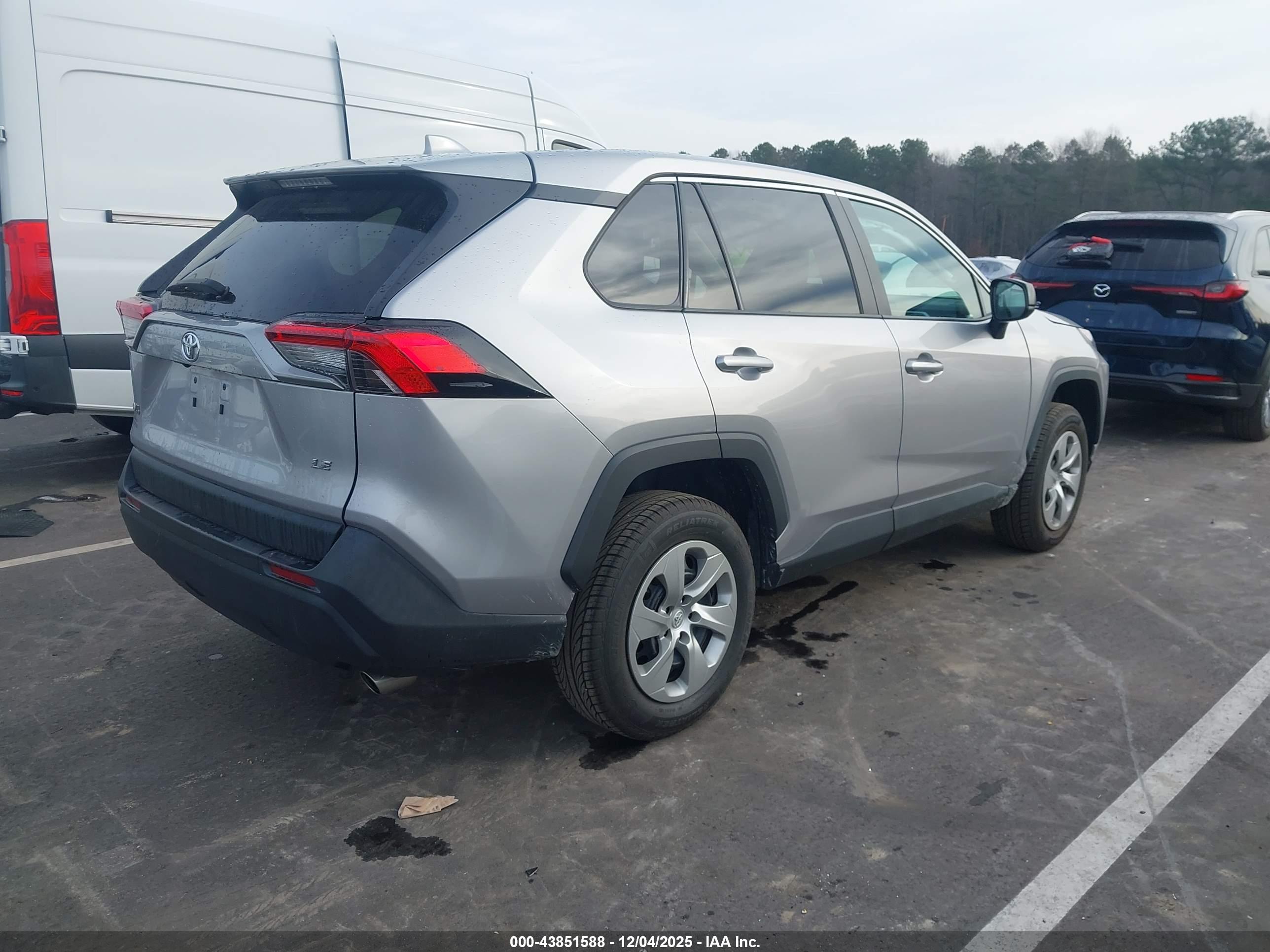 TOYOTA RAV4 image 4